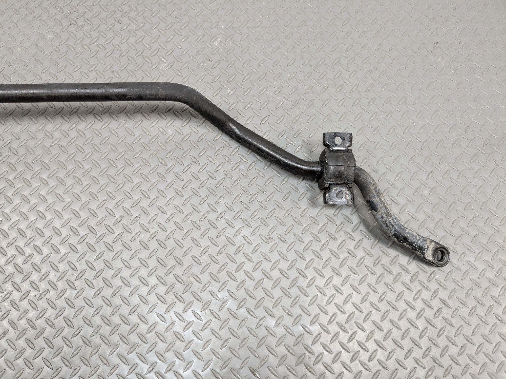 00 - 05 CADILLAC DEVILLE OEM SUSPENSION ANTI ROLL STABILIZER SWAY BAR FRONT SIDE