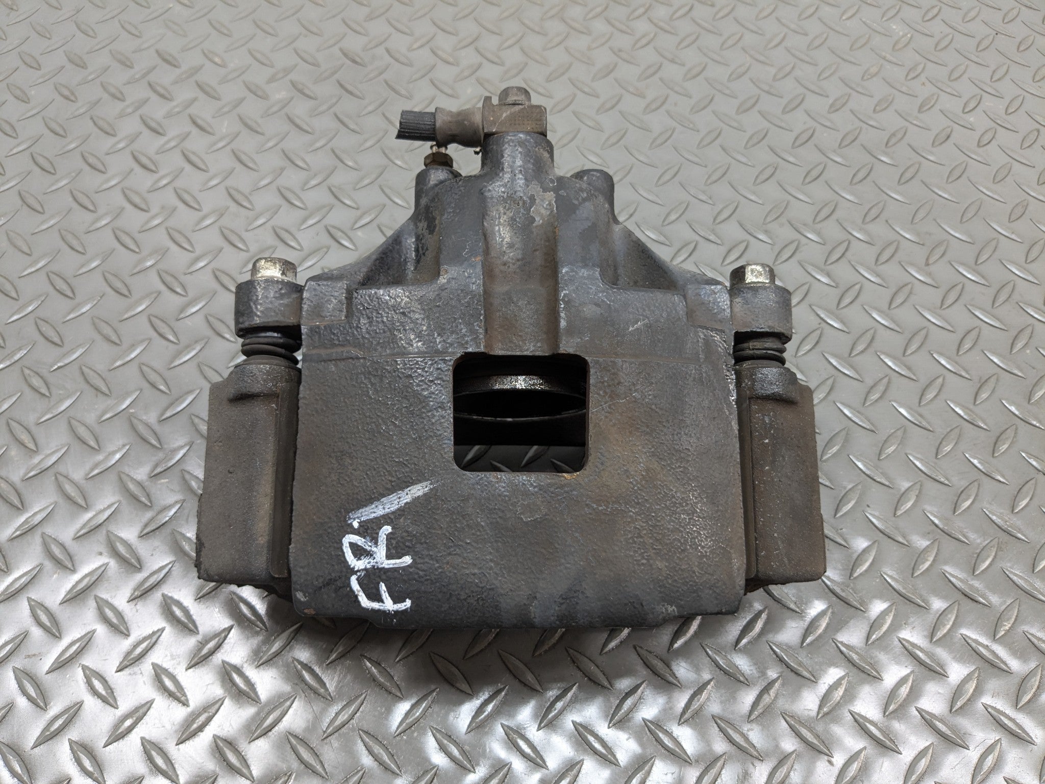 00 - 05 CADILLAC DEVILLE OEM BRAKE CALIPER ASSEMBLY FRONT RIGHT PASSENGER SIDE
