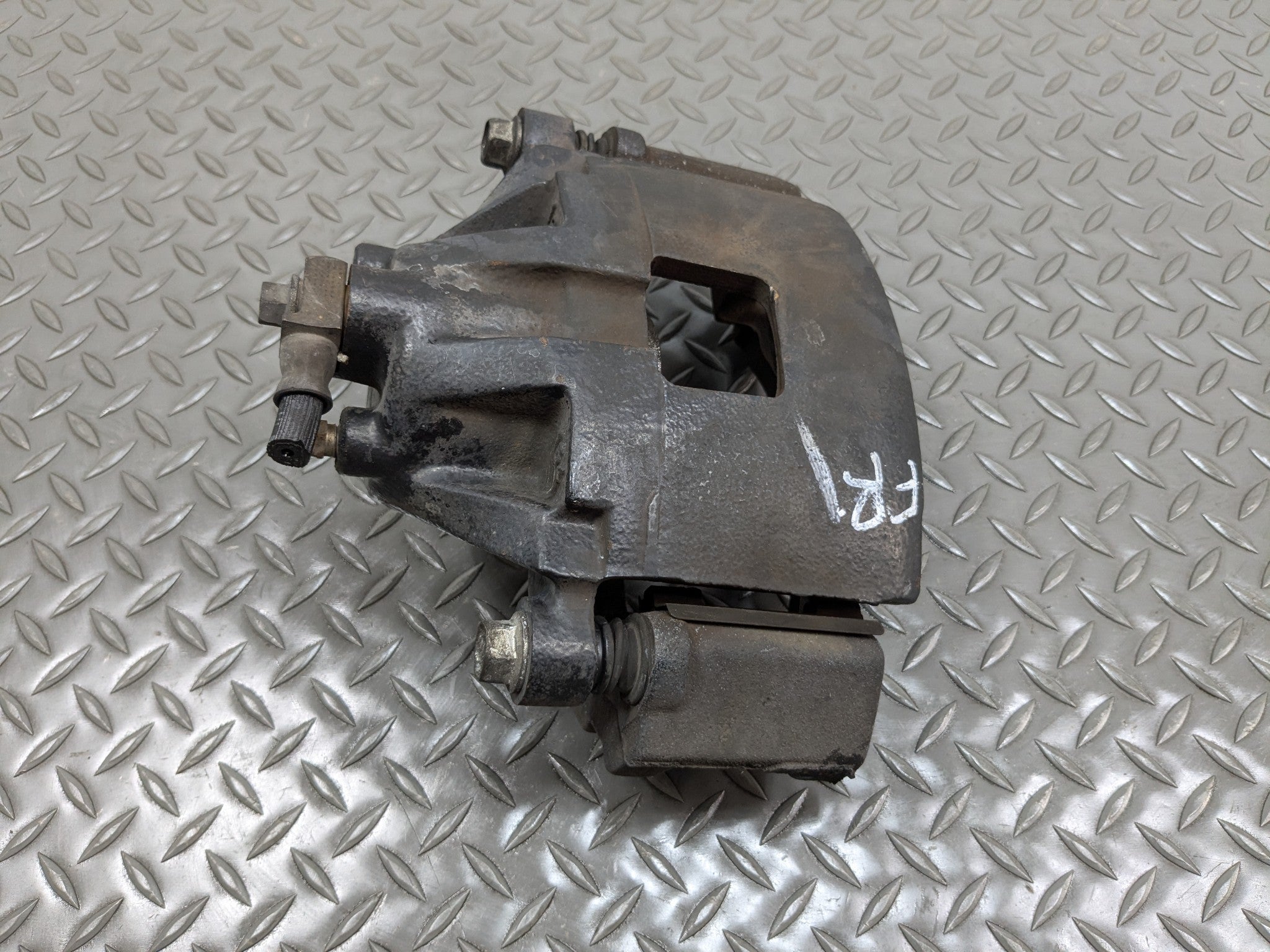 00 - 05 CADILLAC DEVILLE OEM BRAKE CALIPER ASSEMBLY FRONT RIGHT PASSENGER SIDE