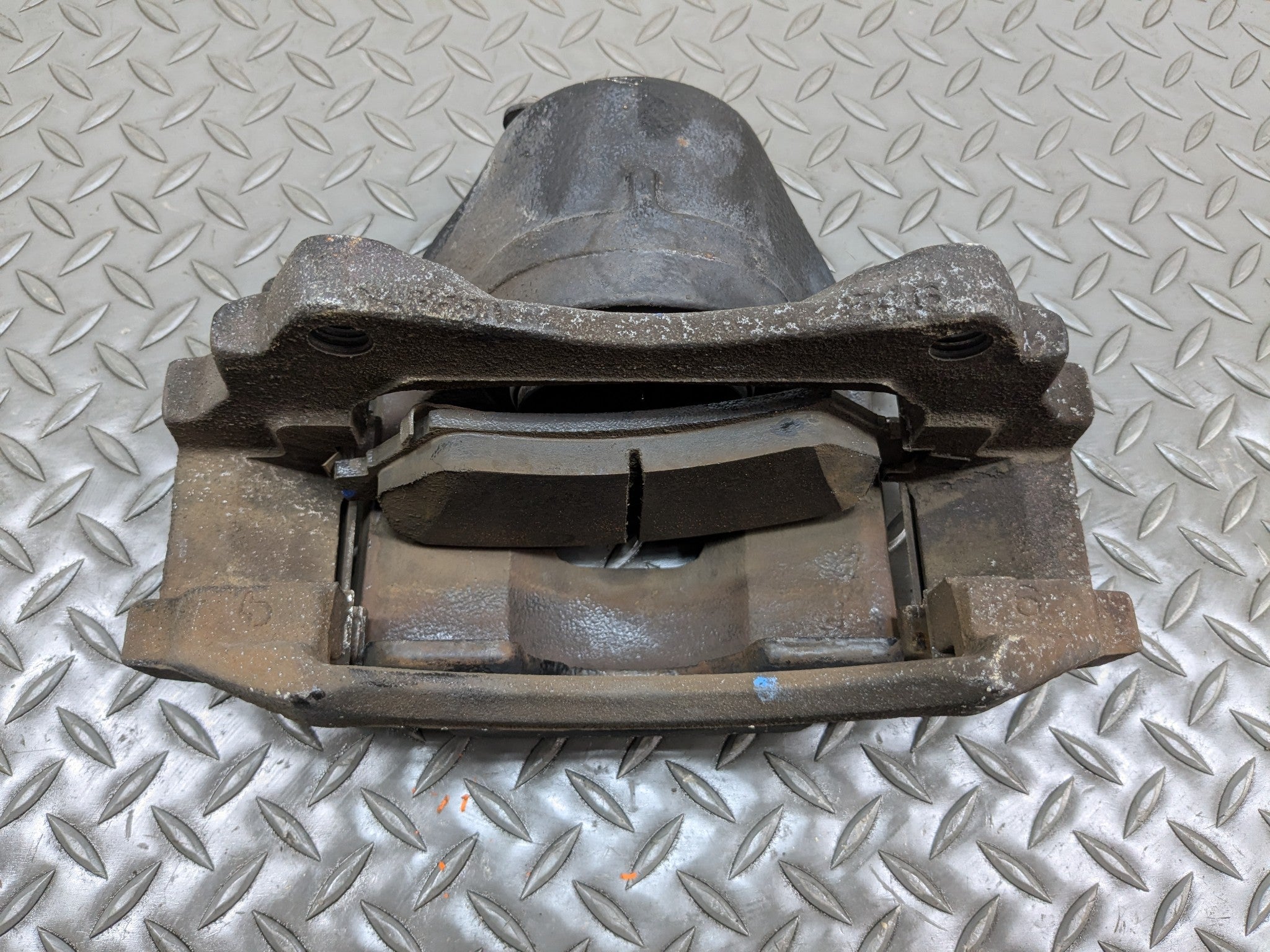 2000 - 2005 CADILLAC DEVILLE OEM BRAKE CALIPER ASSEMBLY FRONT LEFT DRIVER SIDE