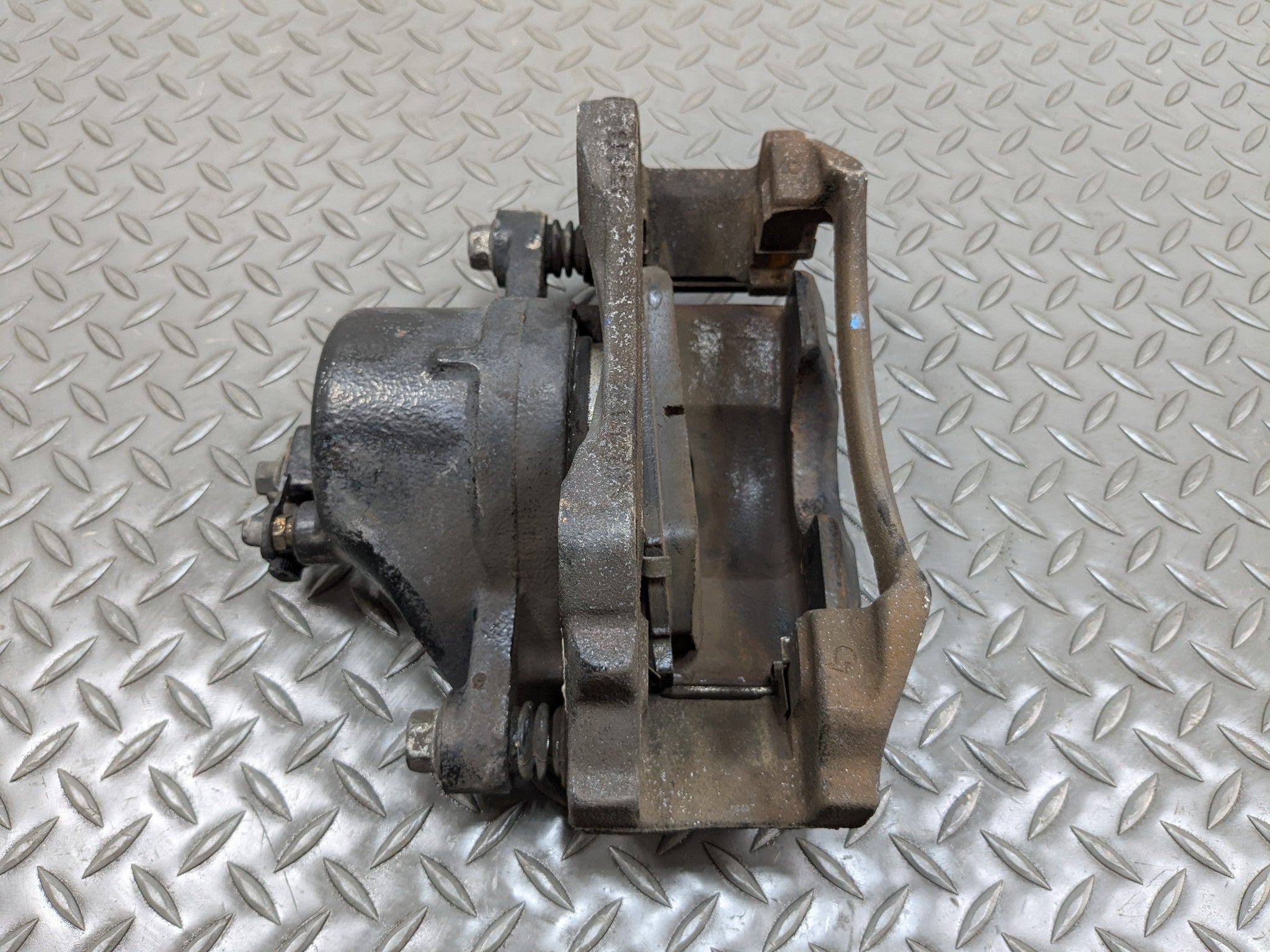 2000 - 2005 CADILLAC DEVILLE OEM BRAKE CALIPER ASSEMBLY FRONT LEFT DRIVER SIDE
