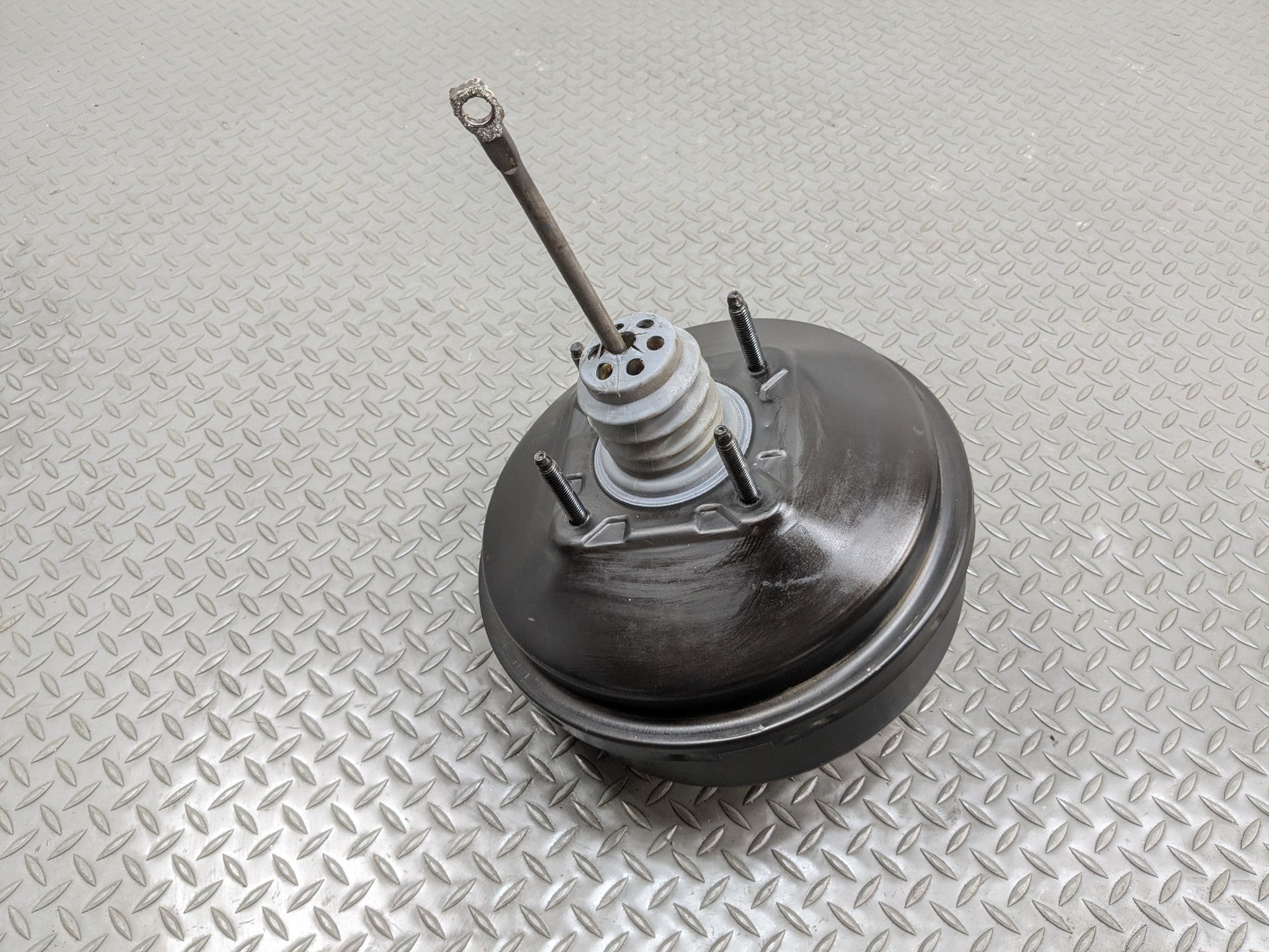 2000 - 2005 CADILLAC DEVILLE OEM POWER BRAKE BOOSTER WITHOUT MASTER CYLINDER