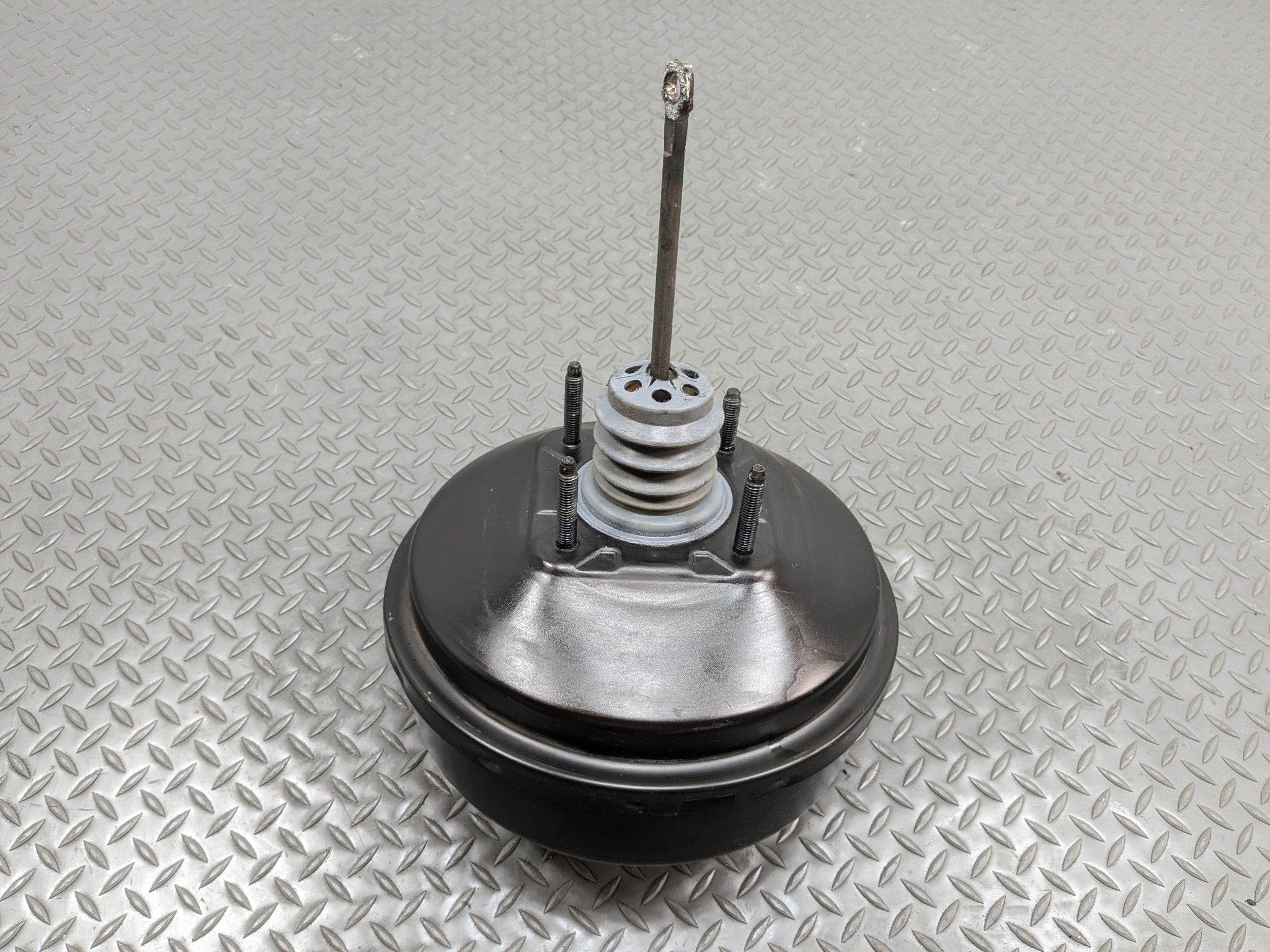 2000 - 2005 CADILLAC DEVILLE OEM POWER BRAKE BOOSTER WITHOUT MASTER CYLINDER
