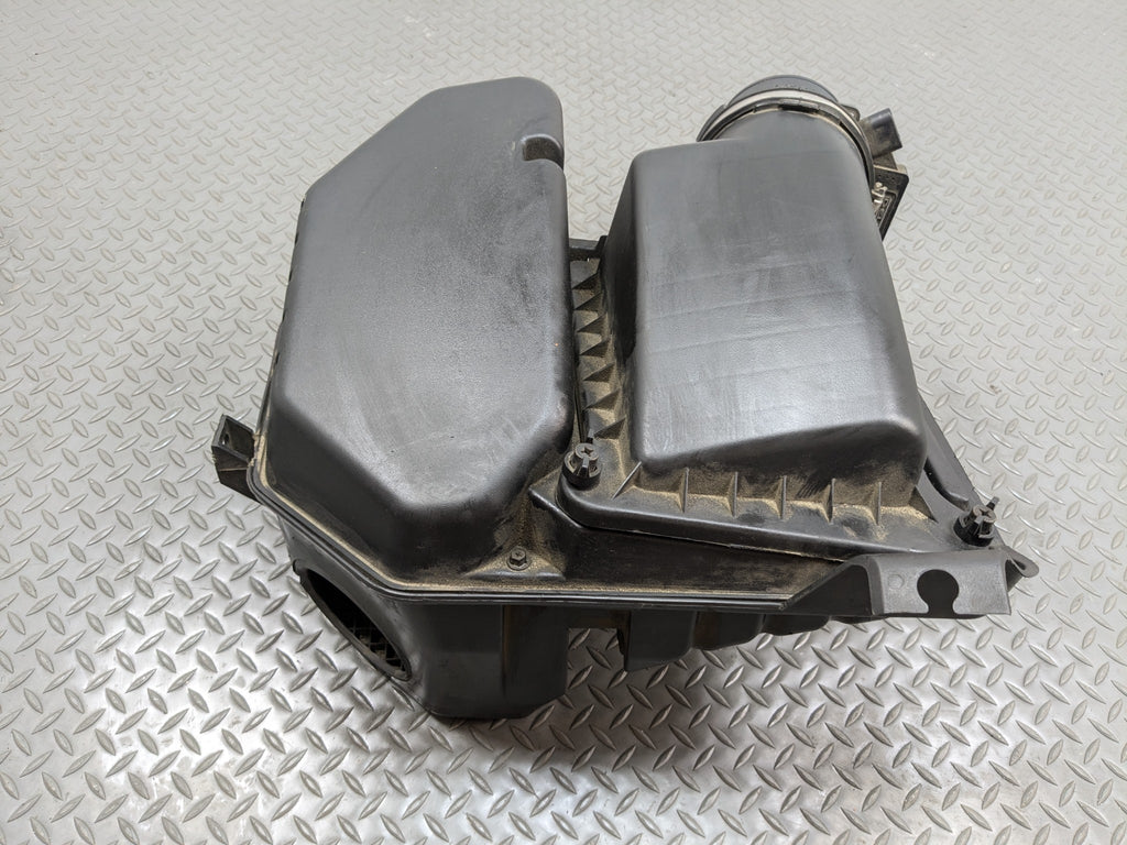 2000 - 2005 CADILLAC DEVILLE OEM AIR CLEANER INTAKE FILTER HOUSING BOX ASSEMBLY