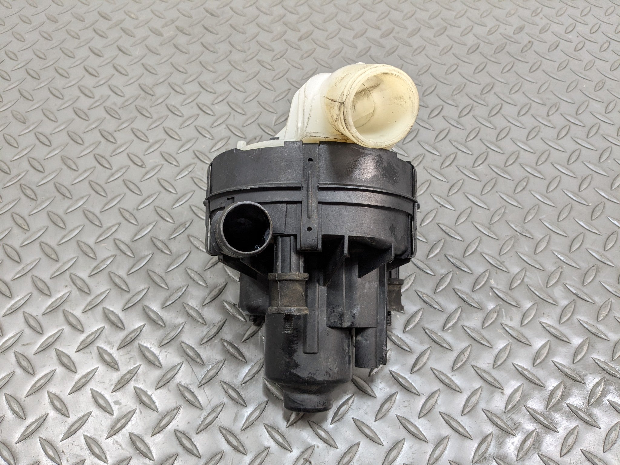 2000 - 2005 CADILLAC DEVILLE OEM SCONDARY AIR INJECTION PUMP ASSEMBLY