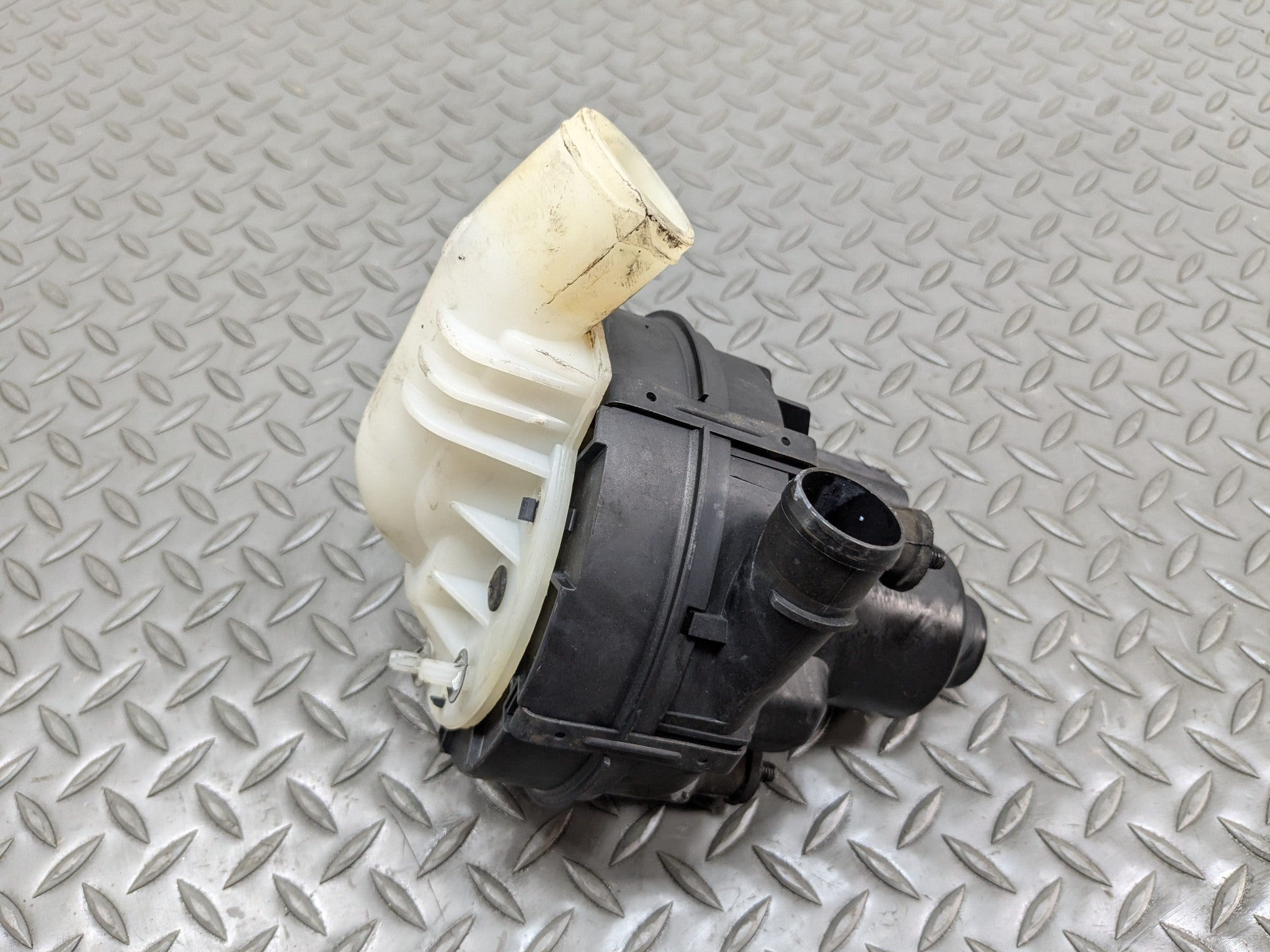 2000 - 2005 CADILLAC DEVILLE OEM SCONDARY AIR INJECTION PUMP ASSEMBLY