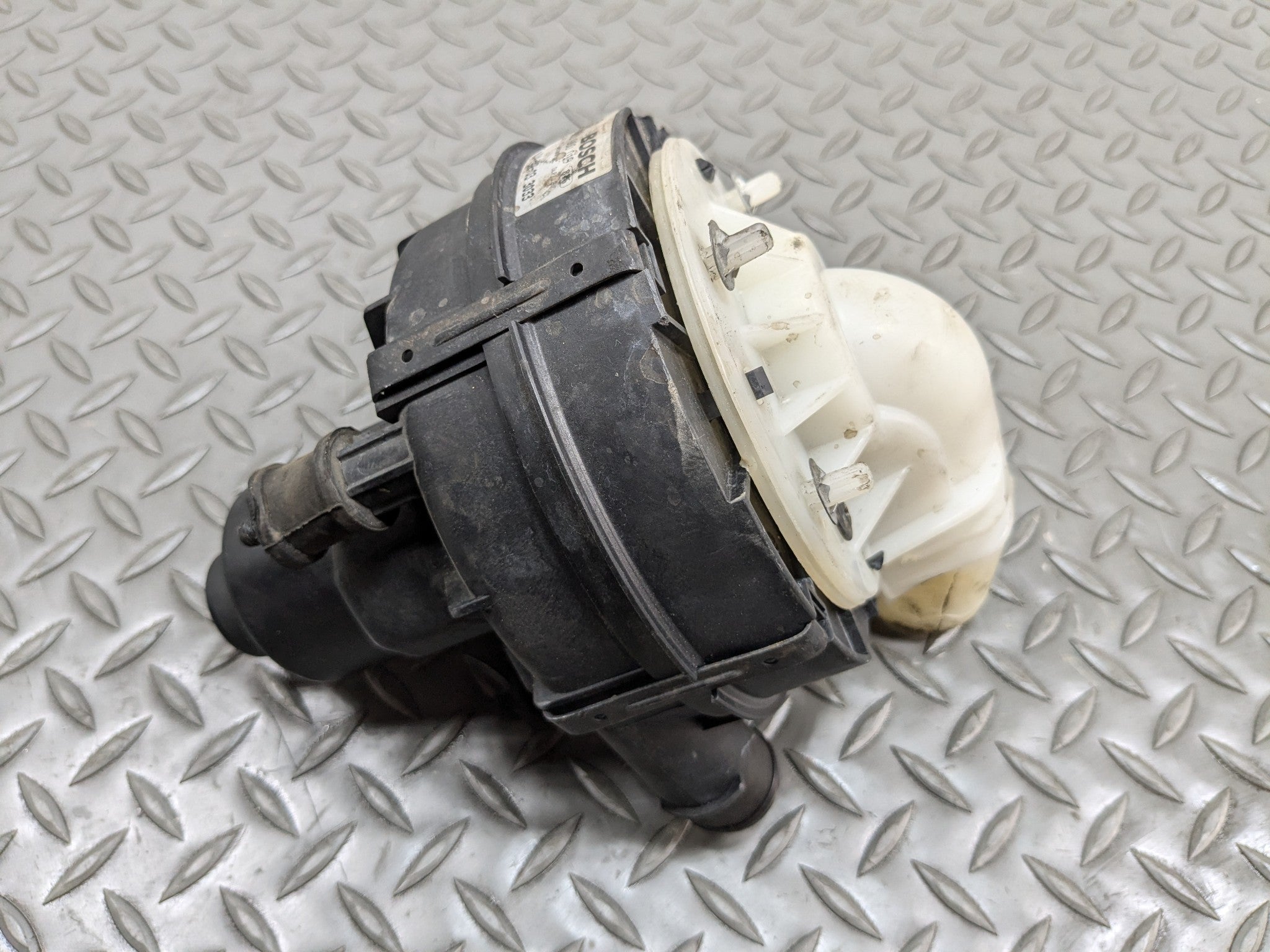 2000 - 2005 CADILLAC DEVILLE OEM SCONDARY AIR INJECTION PUMP ASSEMBLY
