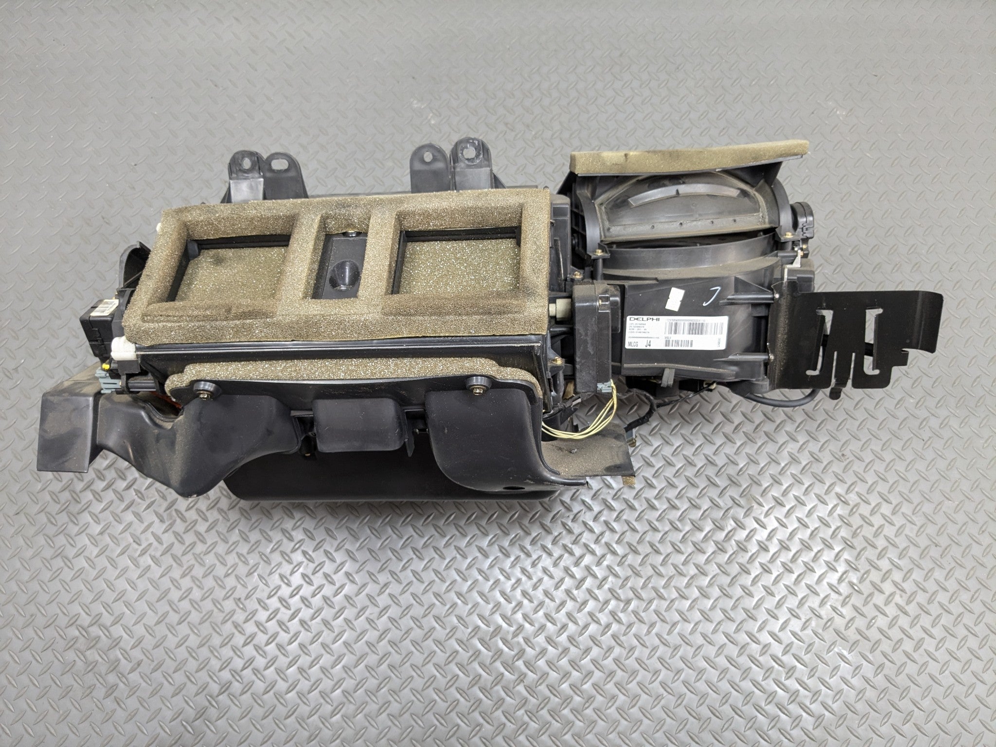 2000 - 2005 CADILLAC DEVILLE OEM HVAC AC EVAPORATOR CLIMATE HEATER ASSEMBLY