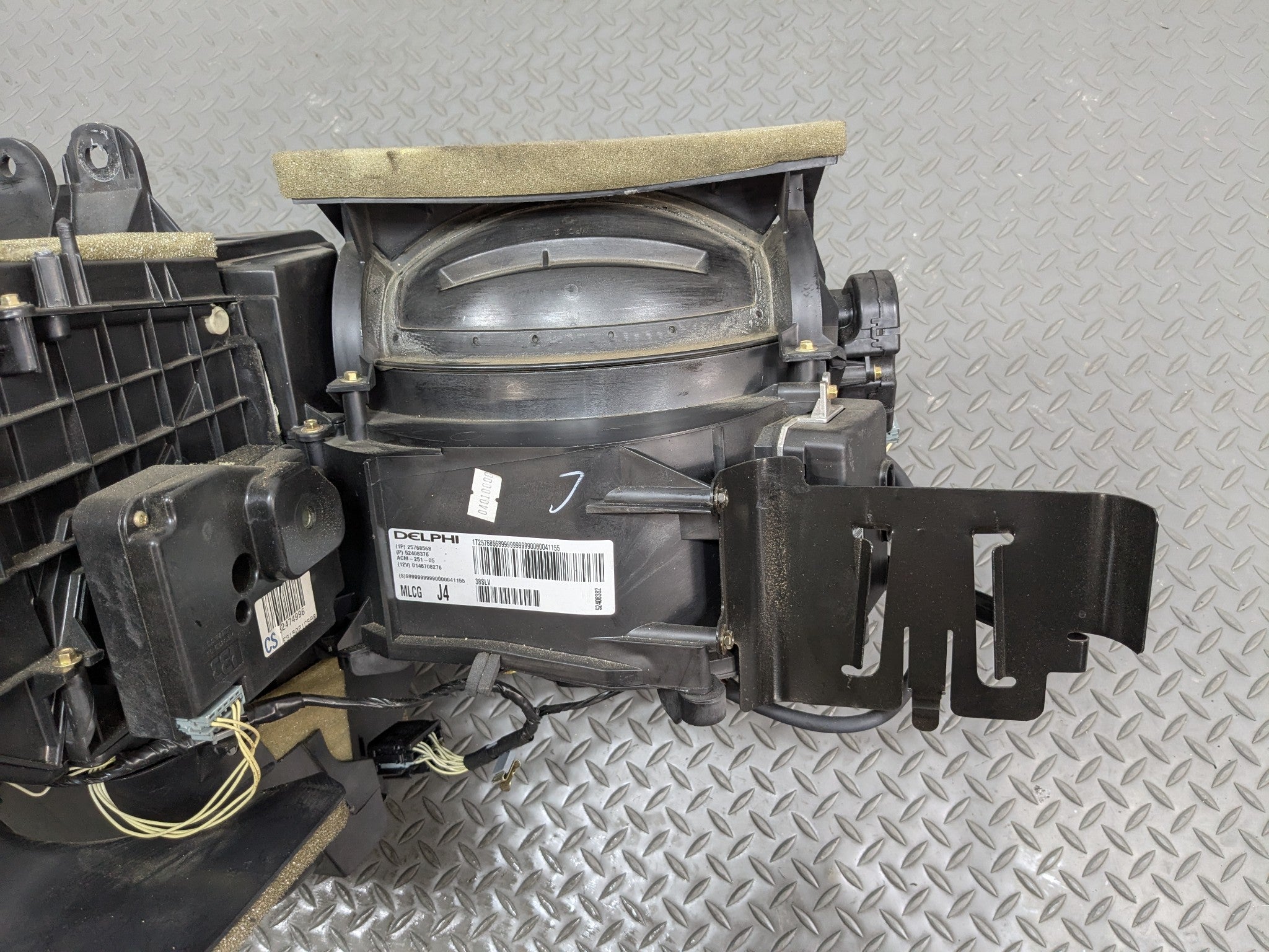 2000 - 2005 CADILLAC DEVILLE OEM HVAC AC EVAPORATOR CLIMATE HEATER ASSEMBLY