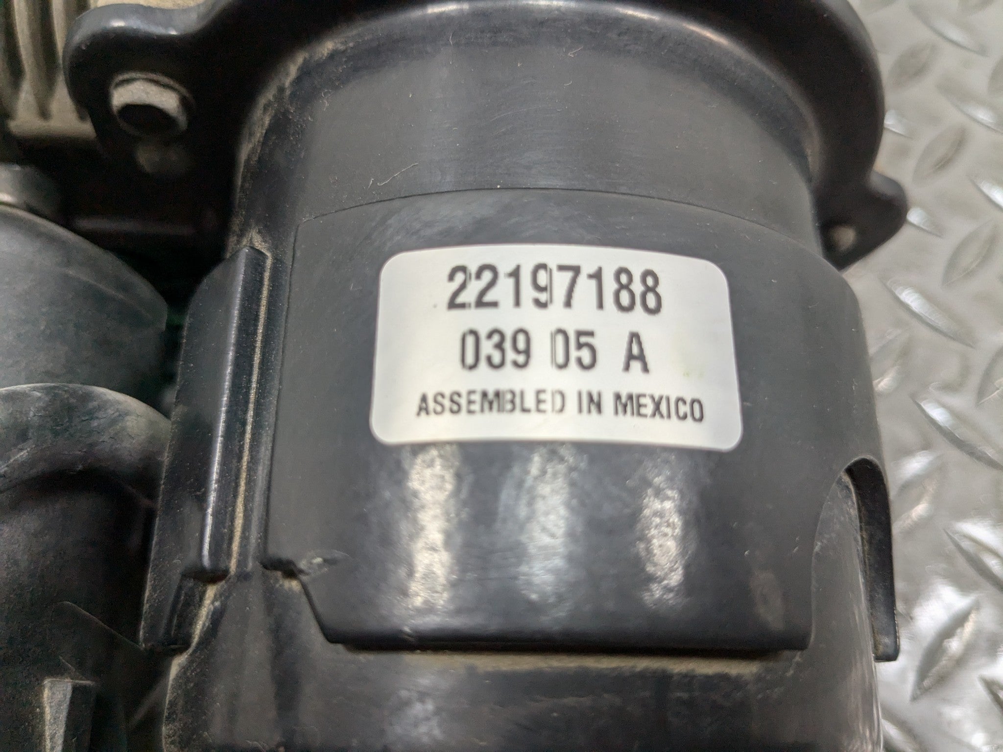 2000 - 2005 CADILLAC DEVILLE OEM AIR RIDE SUSPENSION COMPRESSOR PUMP ASSEMBLY
