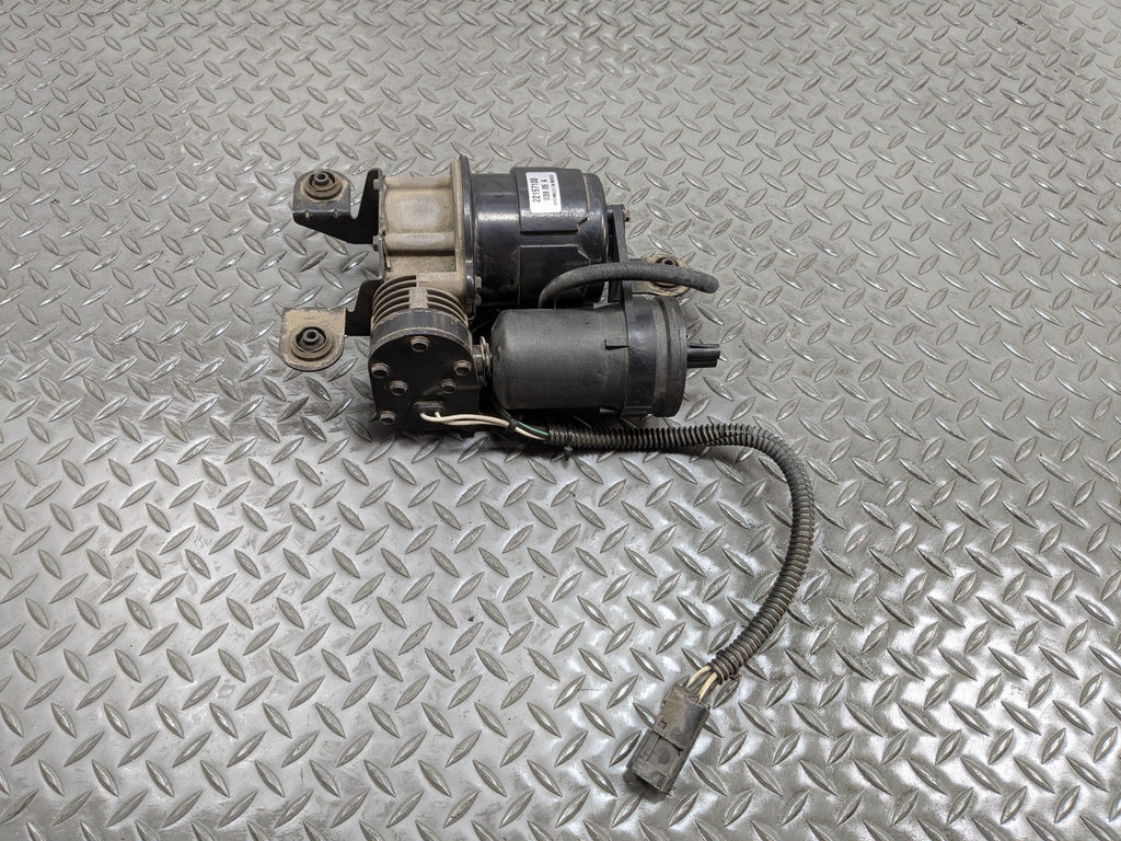 2000 - 2005 CADILLAC DEVILLE OEM AIR RIDE SUSPENSION COMPRESSOR PUMP ASSEMBLY
