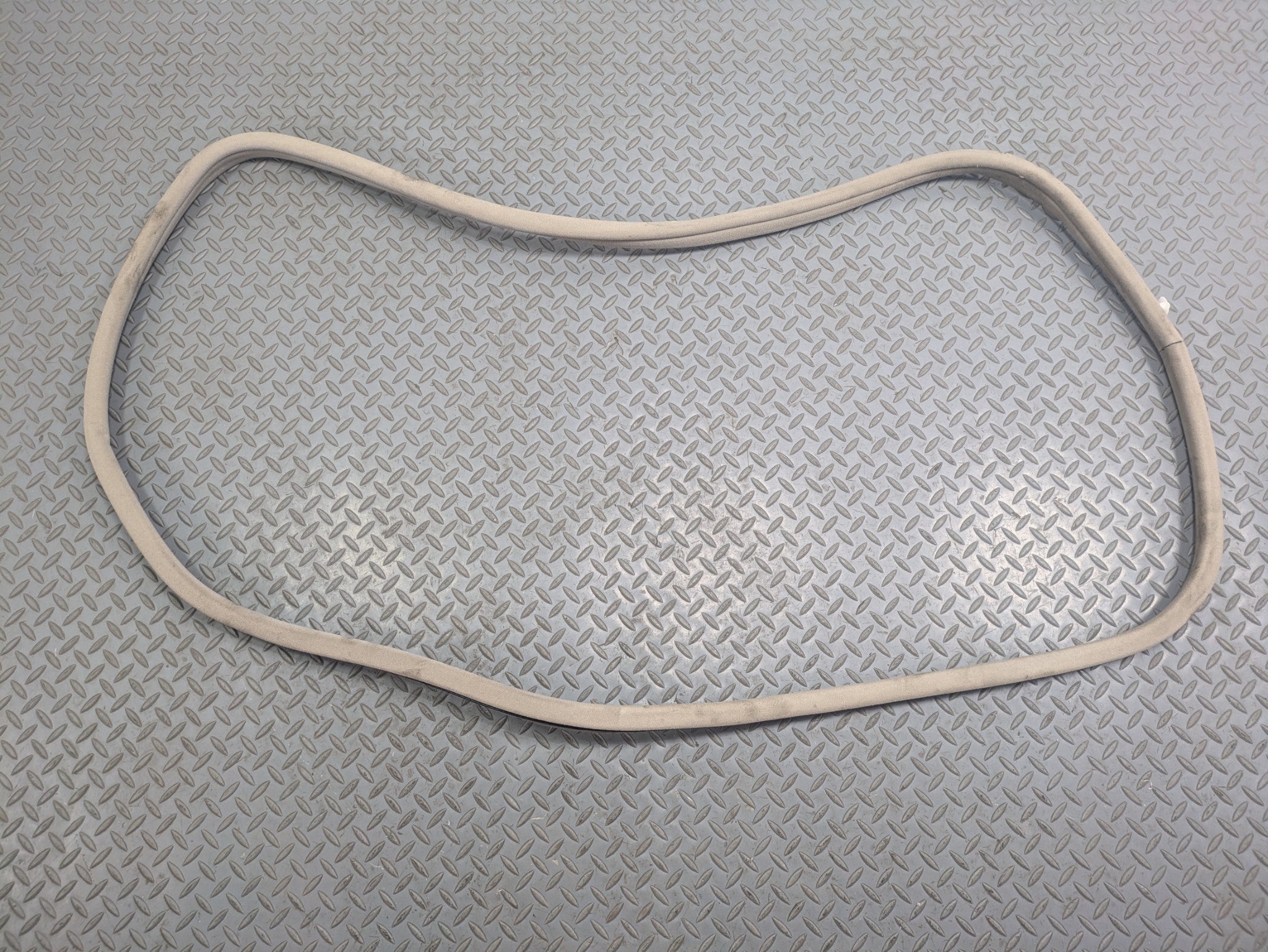 00 - 05 CADILLAC DEVILLE OEM DOOR SEAL WEATHER STRIPPING RUBBER REAR RIGHT SIDE