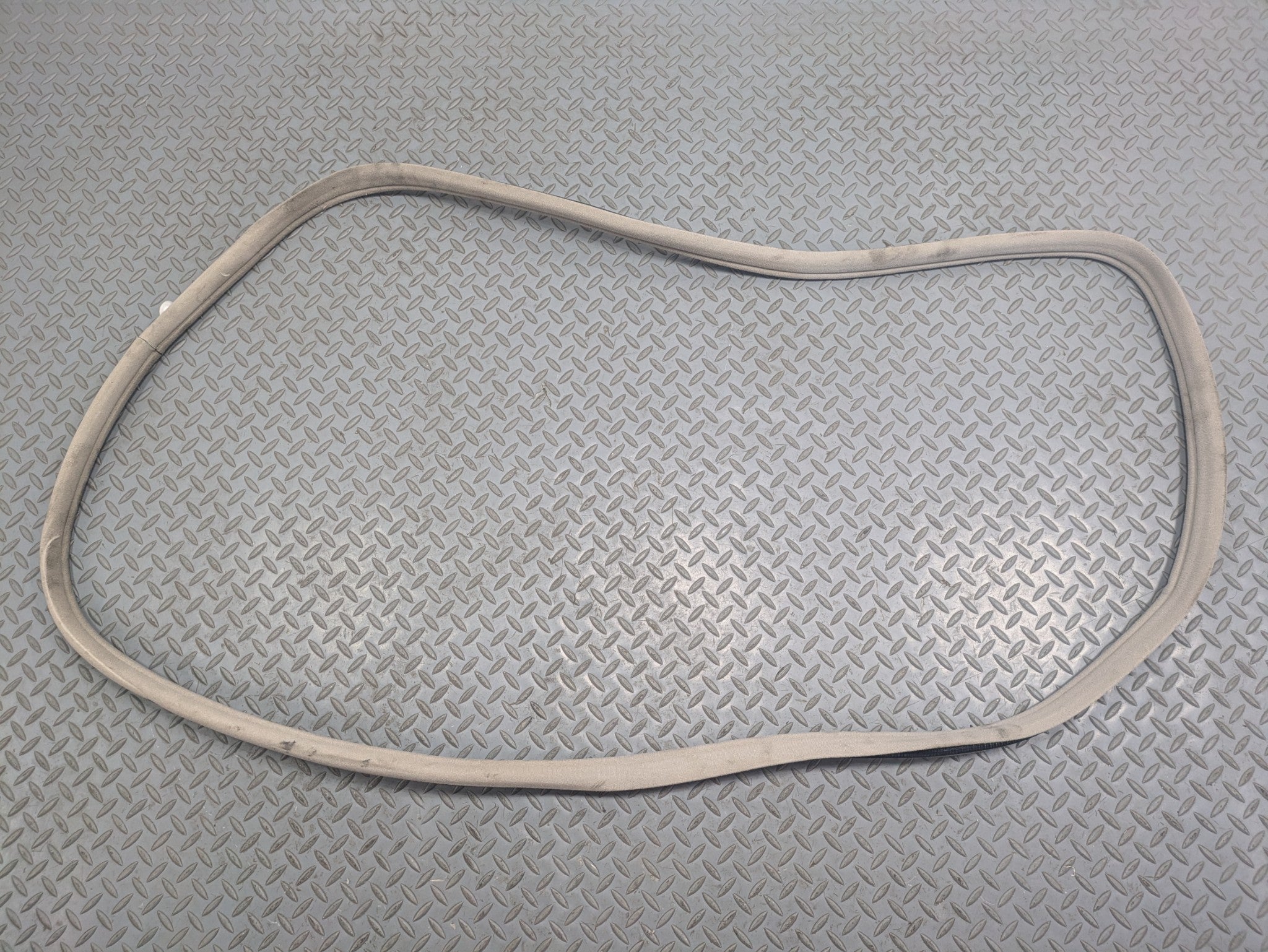 00 - 05 CADILLAC DEVILLE OEM DOOR SEAL WEATHER STRIPPING RUBBER REAR RIGHT SIDE