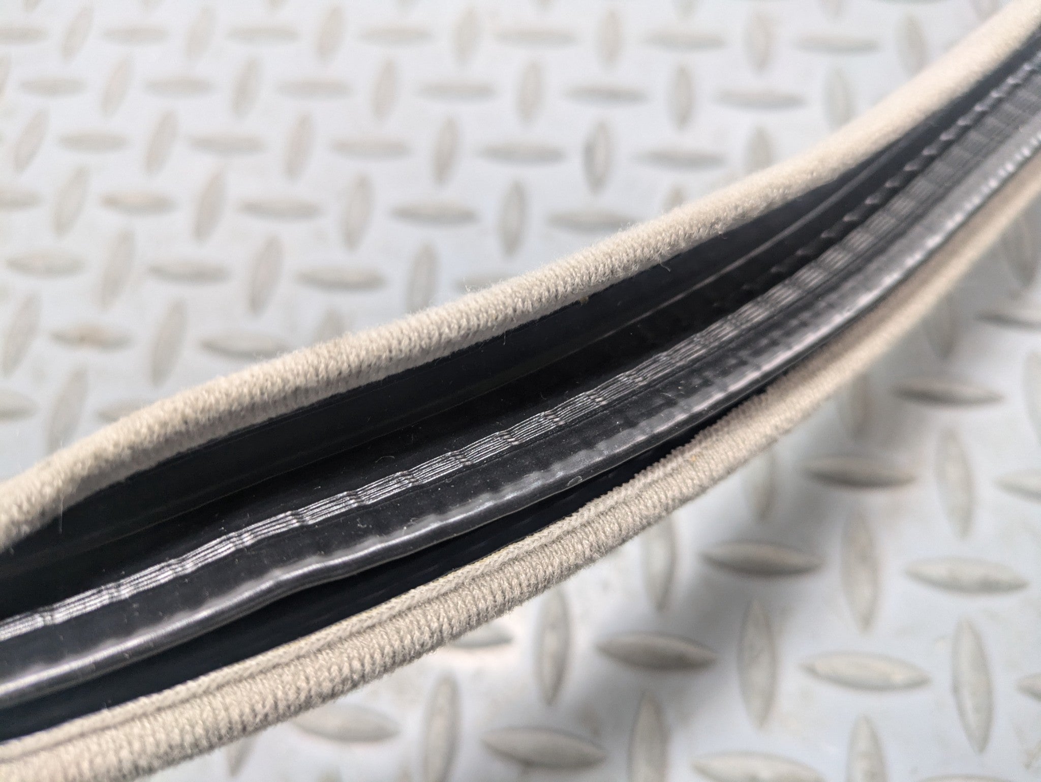 00 - 05 CADILLAC DEVILLE OEM DOOR SEAL WEATHER STRIPPING RUBBER REAR RIGHT SIDE