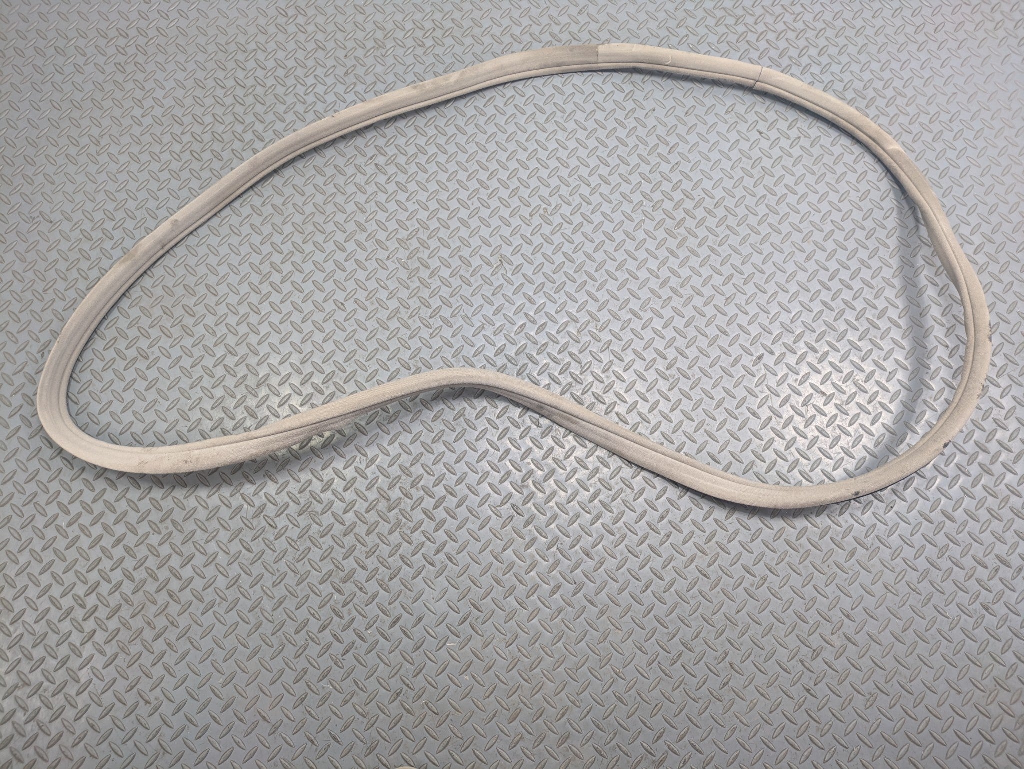 00 - 05 CADILLAC DEVILLE OEM DOOR SEAL WEATHER STRIPPING RUBBER REAR LEFT SIDE