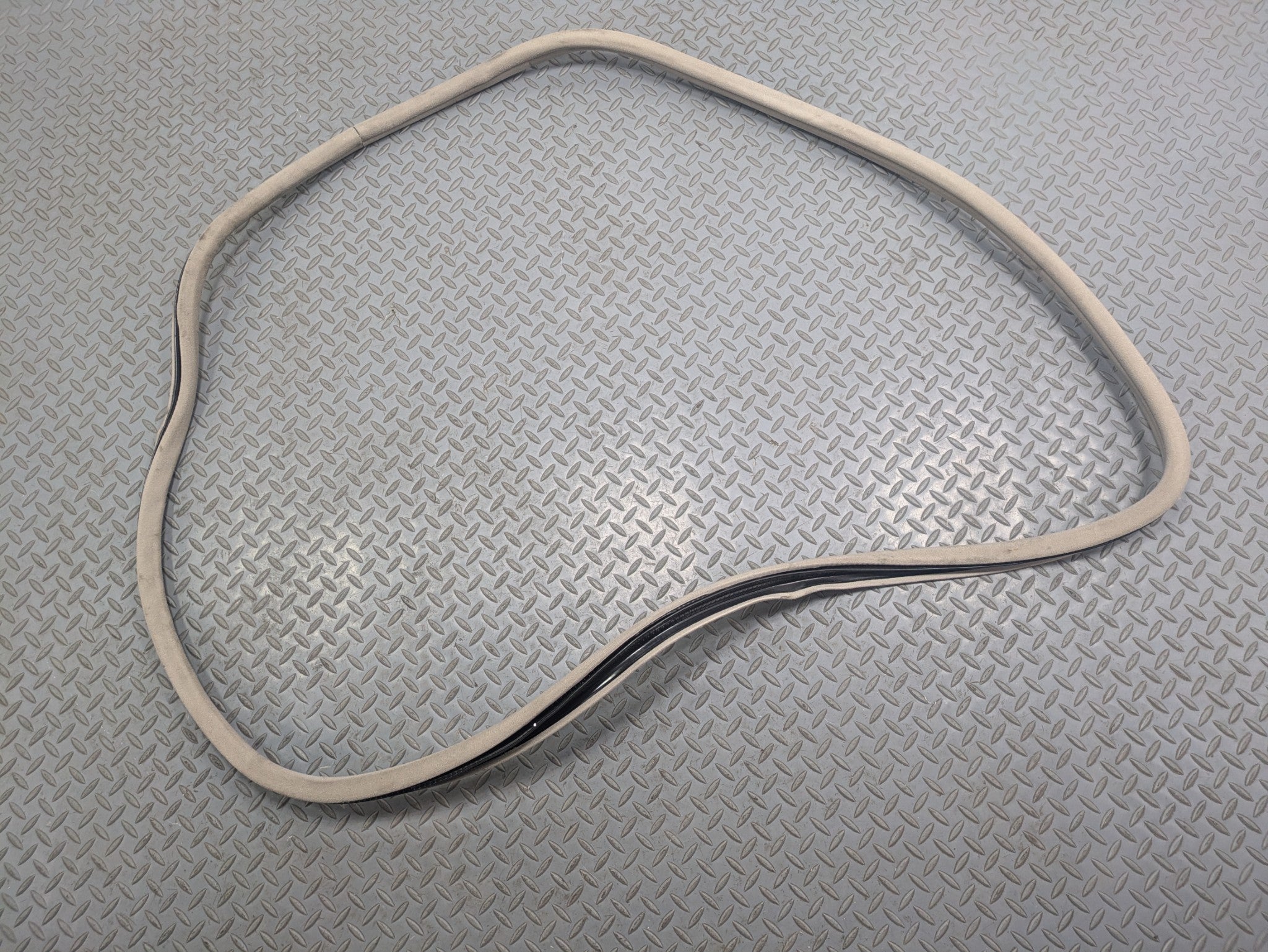 00 - 05 CADILLAC DEVILLE OEM DOOR SEAL WEATHER STRIPPING RUBBER REAR LEFT SIDE