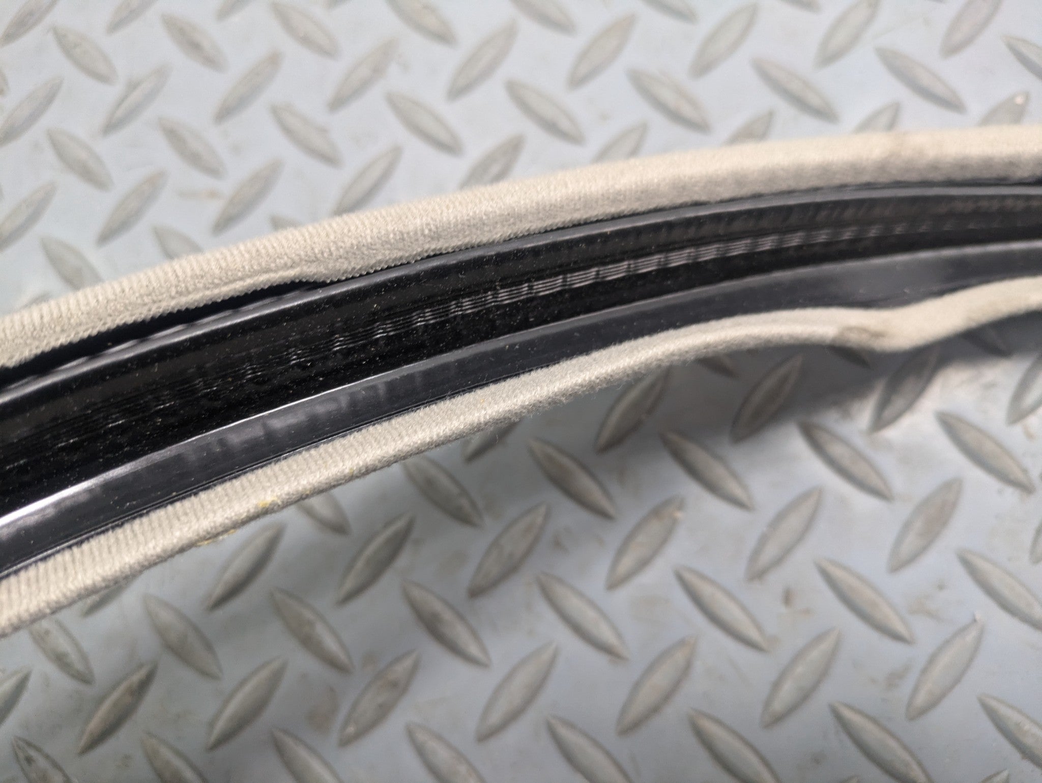 00 - 05 CADILLAC DEVILLE OEM DOOR SEAL WEATHER STRIPPING RUBBER REAR LEFT SIDE