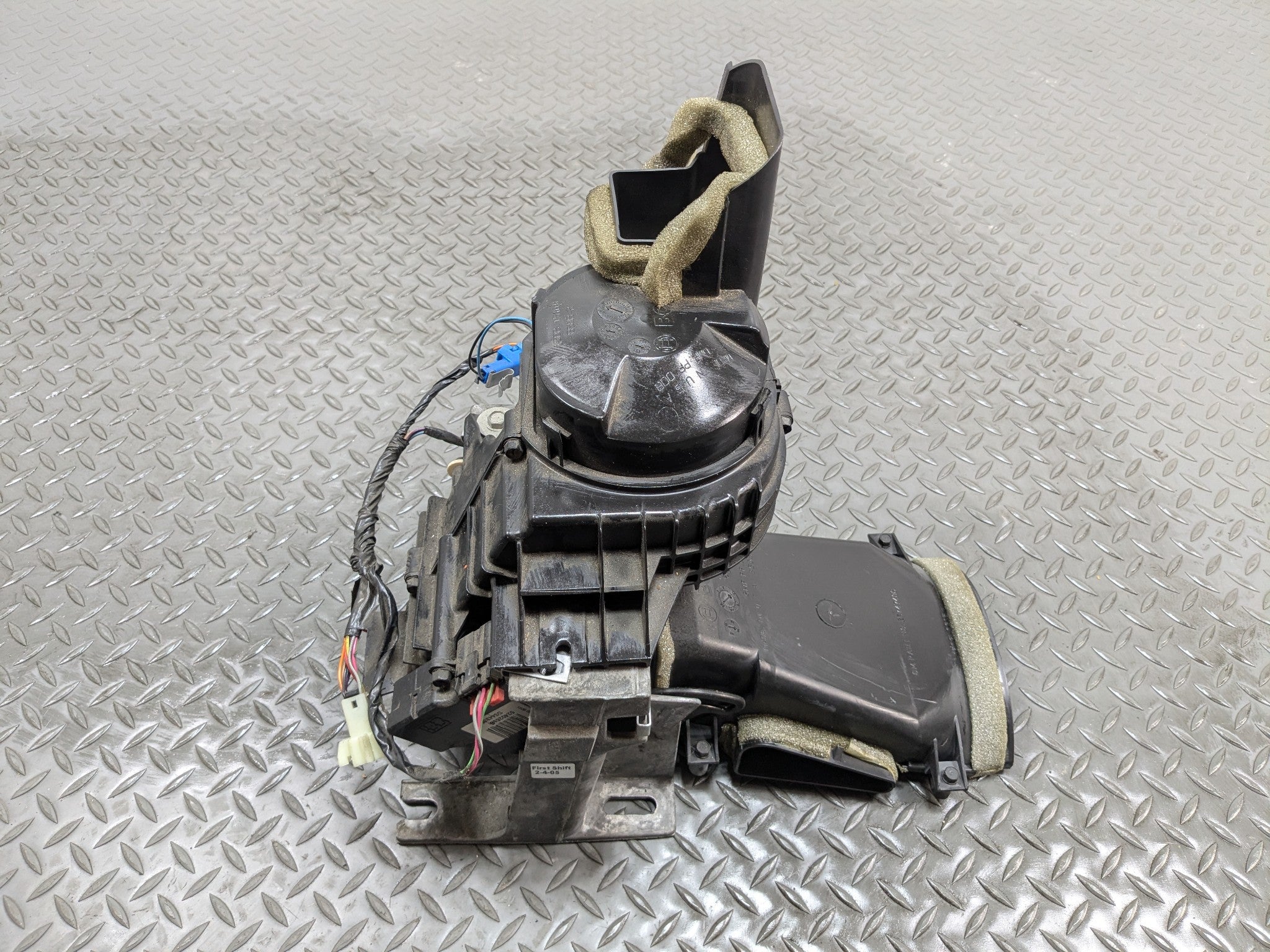 2000 - 2005 CADILLAC DEVILLE OEM BLOWER MOTOR AUXILARY FAN ASSEMBLY
