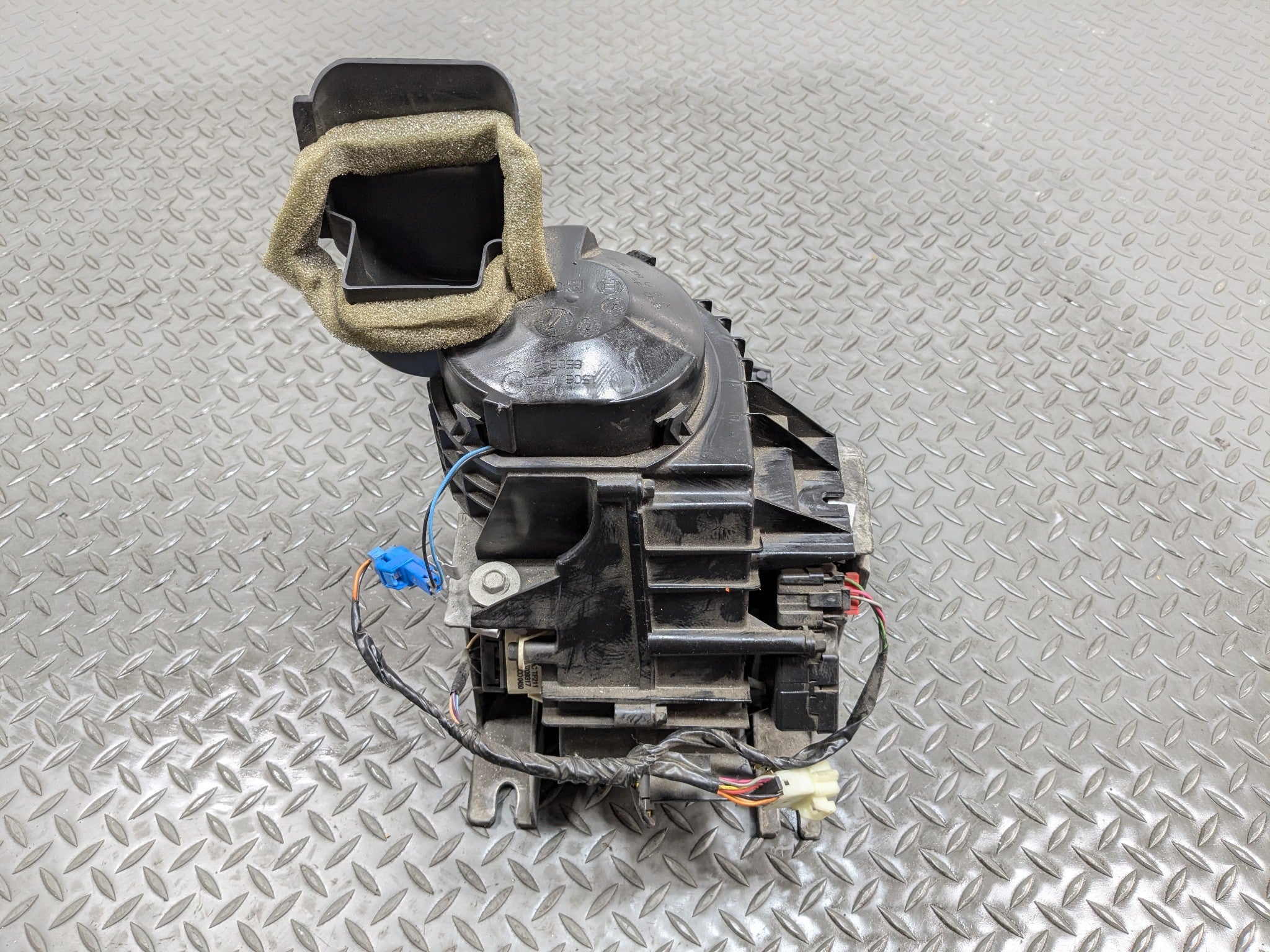 2000 - 2005 CADILLAC DEVILLE OEM BLOWER MOTOR AUXILARY FAN ASSEMBLY