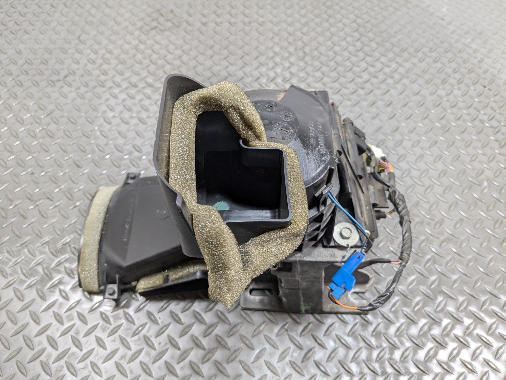2000 - 2005 CADILLAC DEVILLE OEM BLOWER MOTOR AUXILARY FAN ASSEMBLY