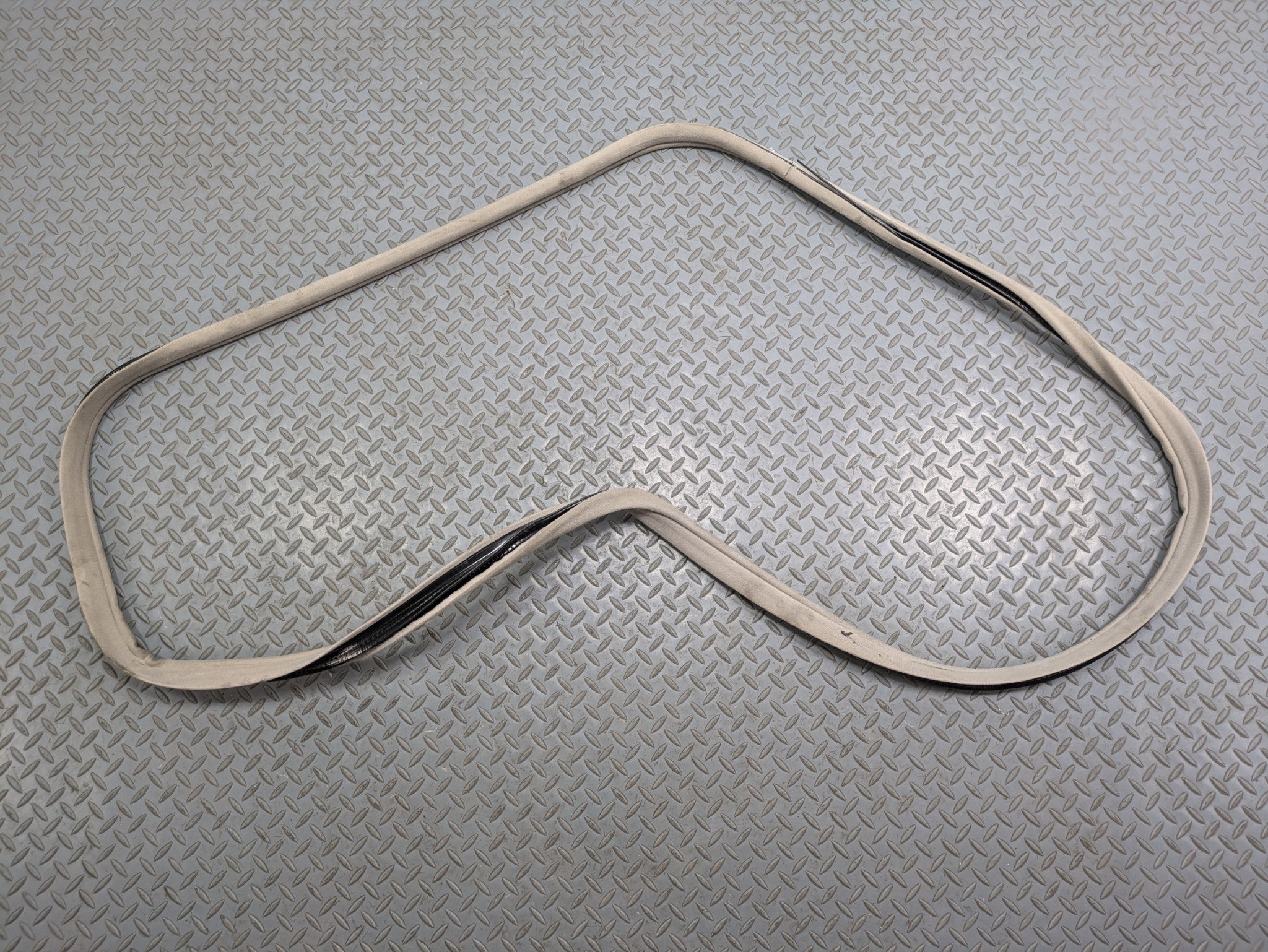00 - 05 CADILLAC DEVILLE OEM DOOR SEAL WEATHER STRIPPING RUBBER FRONT RIGHT SIDE