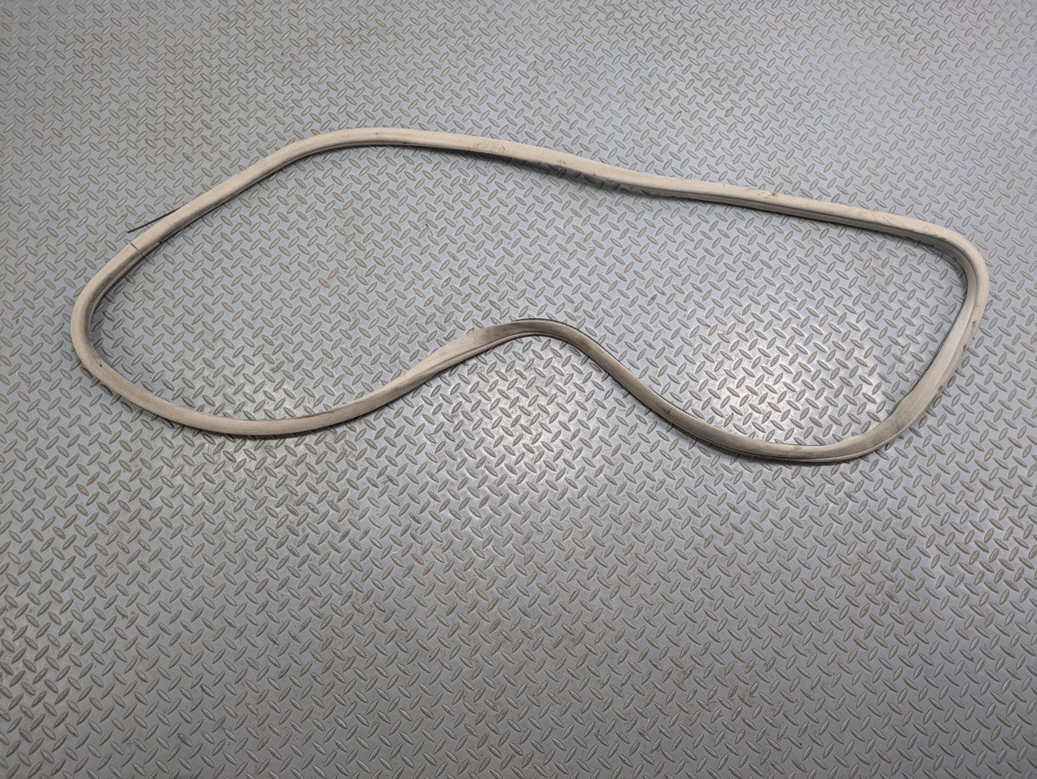00 - 05 CADILLAC DEVILLE OEM DOOR SEAL WEATHER STRIPPING RUBBER FRONT LEFT SIDE