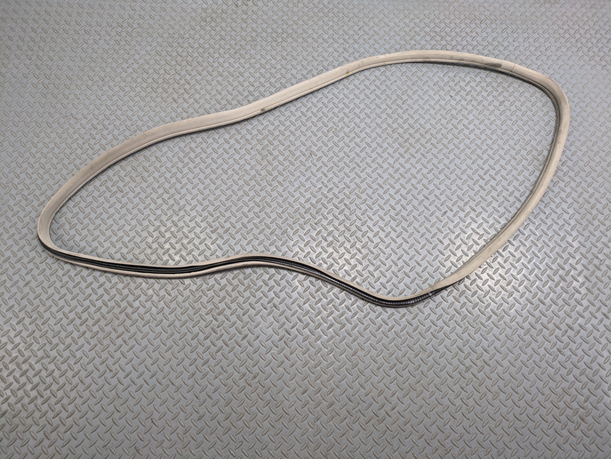 00 - 05 CADILLAC DEVILLE OEM DOOR SEAL WEATHER STRIPPING RUBBER FRONT LEFT SIDE