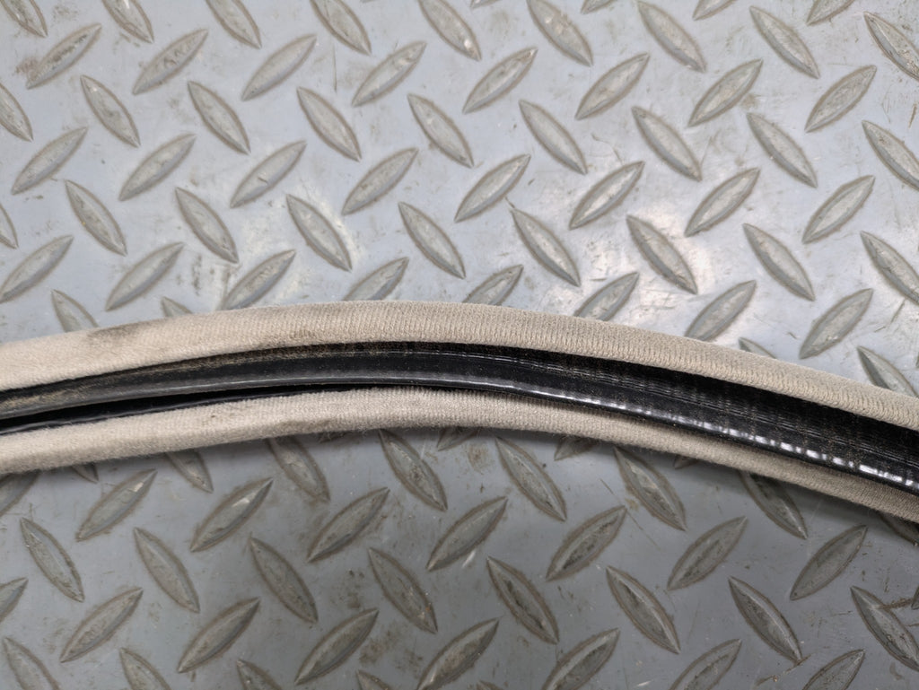 00 - 05 CADILLAC DEVILLE OEM DOOR SEAL WEATHER STRIPPING RUBBER FRONT LEFT SIDE