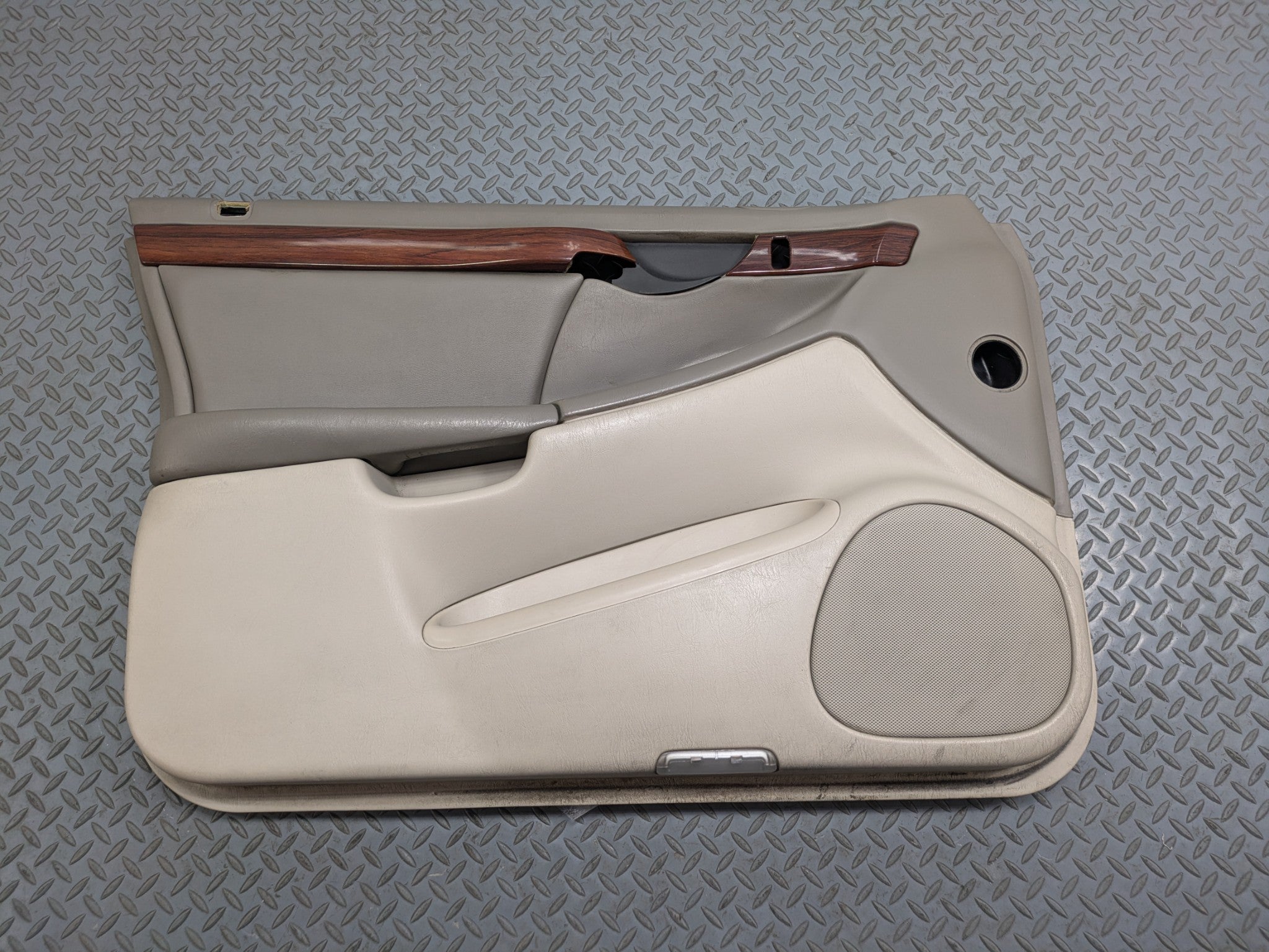 00 - 05 CADILLAC DEVILLE OEM INTERIOR DOOR TRIM PANEL CASHMERE FRONT LEFT SIDE