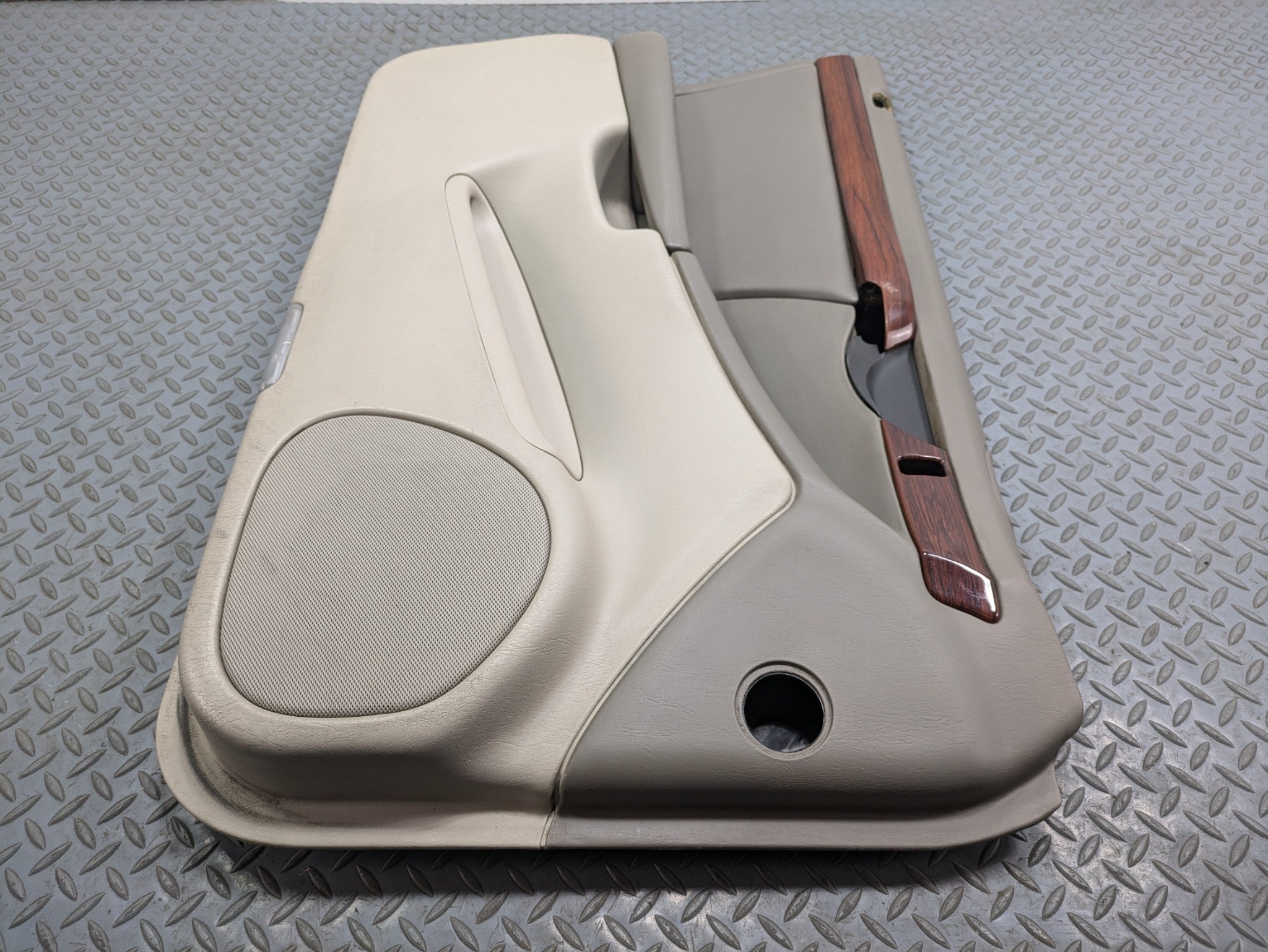 00 - 05 CADILLAC DEVILLE OEM INTERIOR DOOR TRIM PANEL CASHMERE FRONT LEFT SIDE