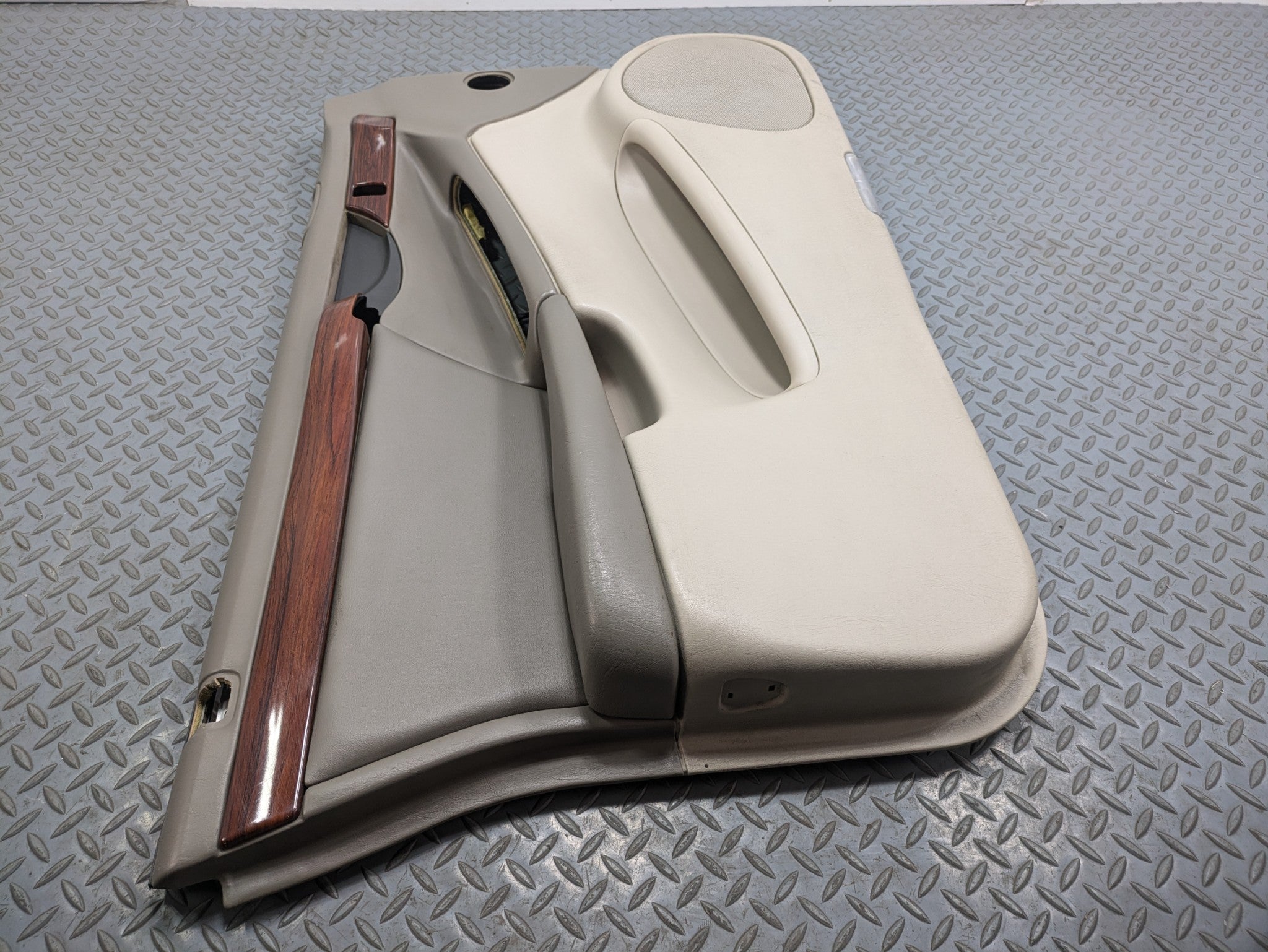 00 - 05 CADILLAC DEVILLE OEM INTERIOR DOOR TRIM PANEL CASHMERE FRONT LEFT SIDE