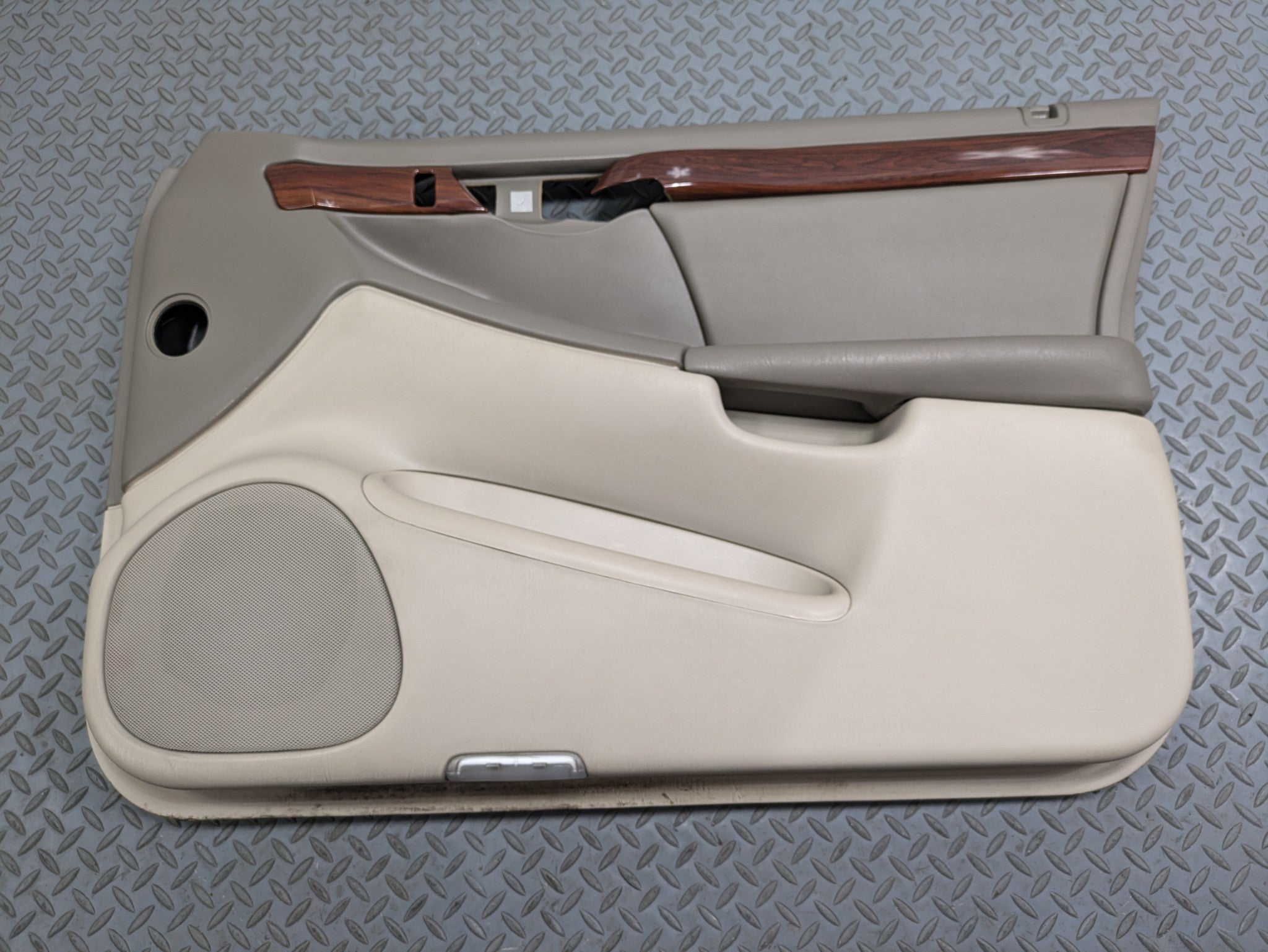 00 - 05 CADILLAC DEVILLE OEM INTERIOR DOOR TRIM PANEL CASHMERE FRONT RIGHT SIDE