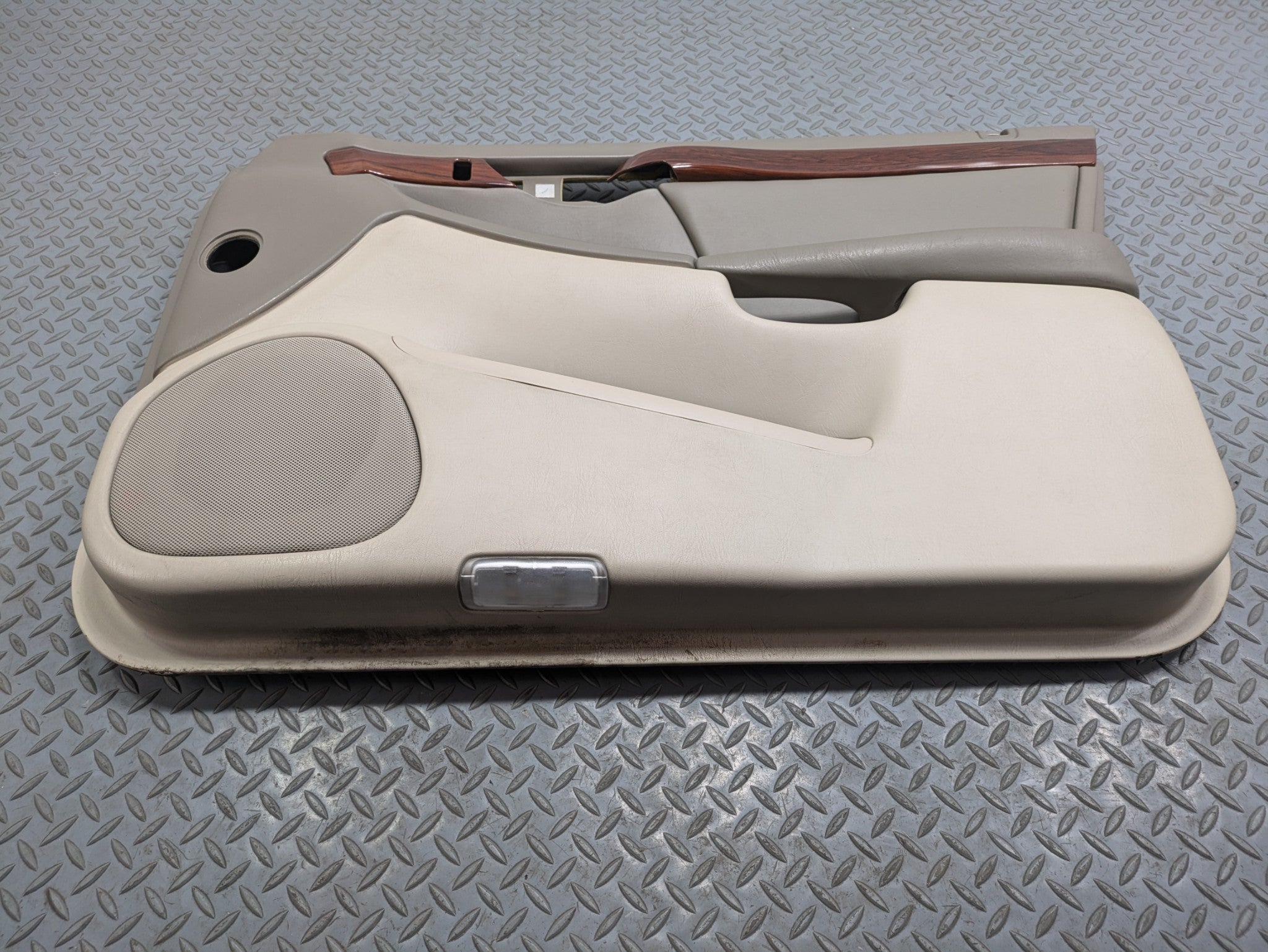 00 - 05 CADILLAC DEVILLE OEM INTERIOR DOOR TRIM PANEL CASHMERE FRONT RIGHT SIDE