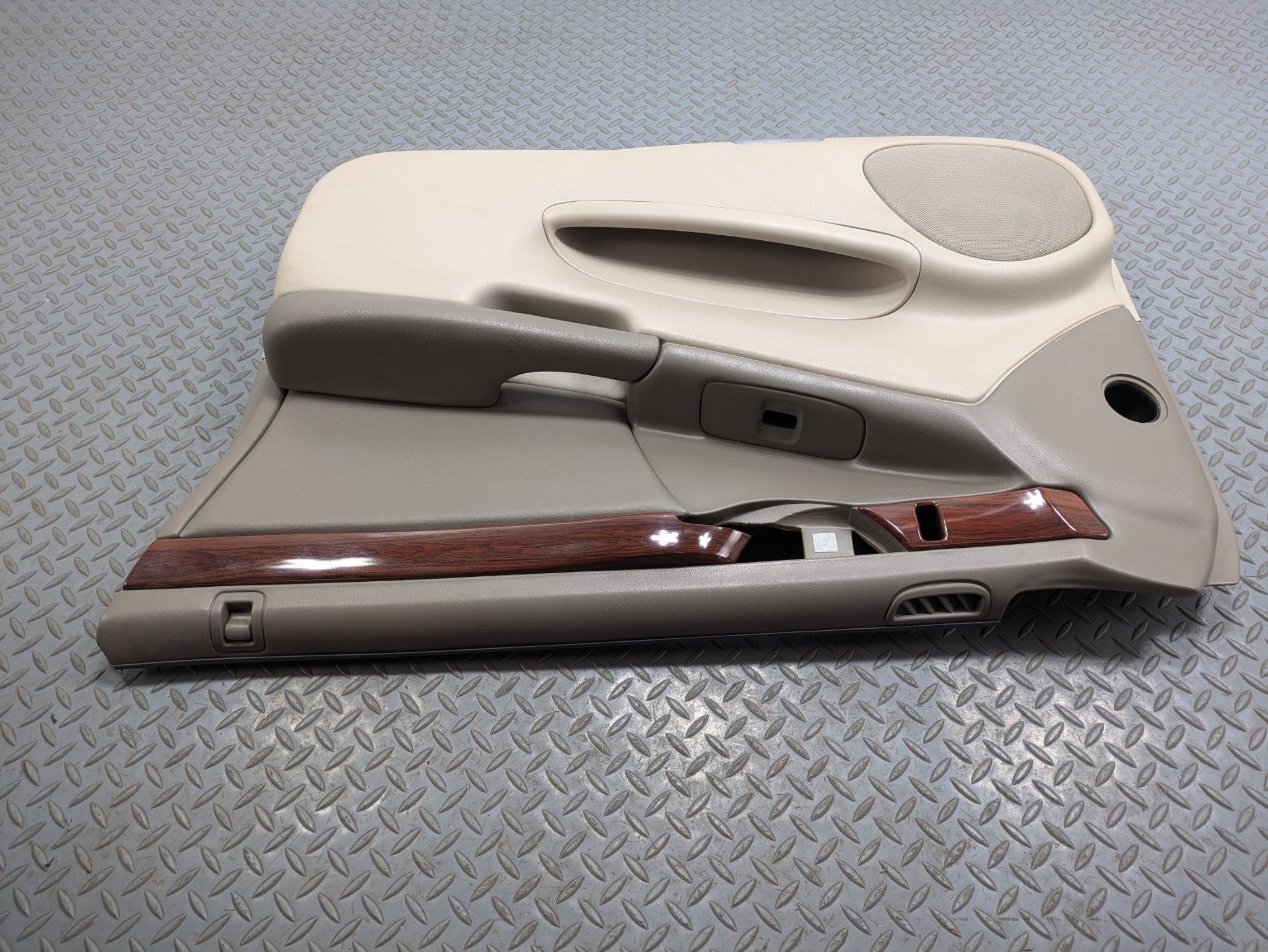 00 - 05 CADILLAC DEVILLE OEM INTERIOR DOOR TRIM PANEL CASHMERE FRONT RIGHT SIDE
