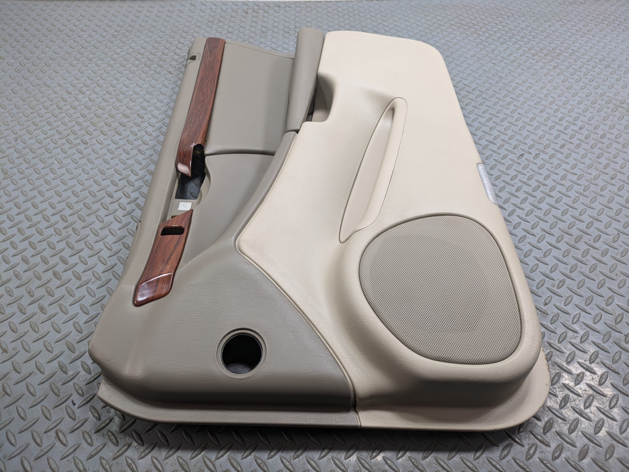 00 - 05 CADILLAC DEVILLE OEM INTERIOR DOOR TRIM PANEL CASHMERE FRONT RIGHT SIDE