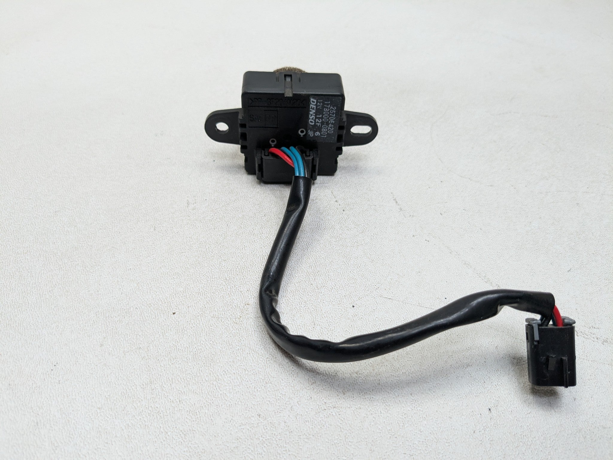 2000 - 2005 CADILLAC DEVILLE OEM INTERIOR CABIN AIR ANBIENT TENPERATURE SENSOR