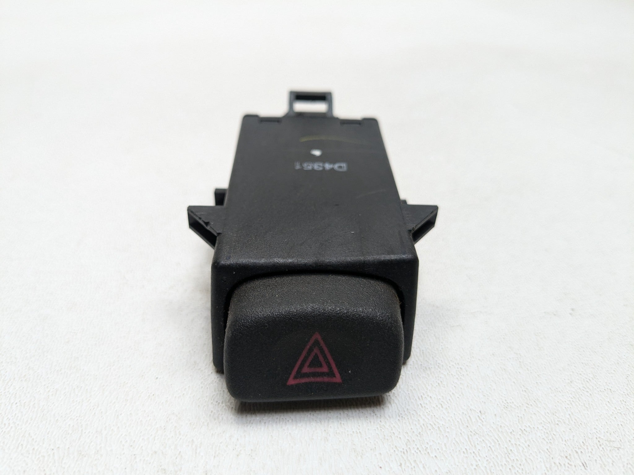 2000 - 2005 CADILLAC DEVILLE OEM HAZARD EMERGENCY LIGHT SWITCH BUTTON