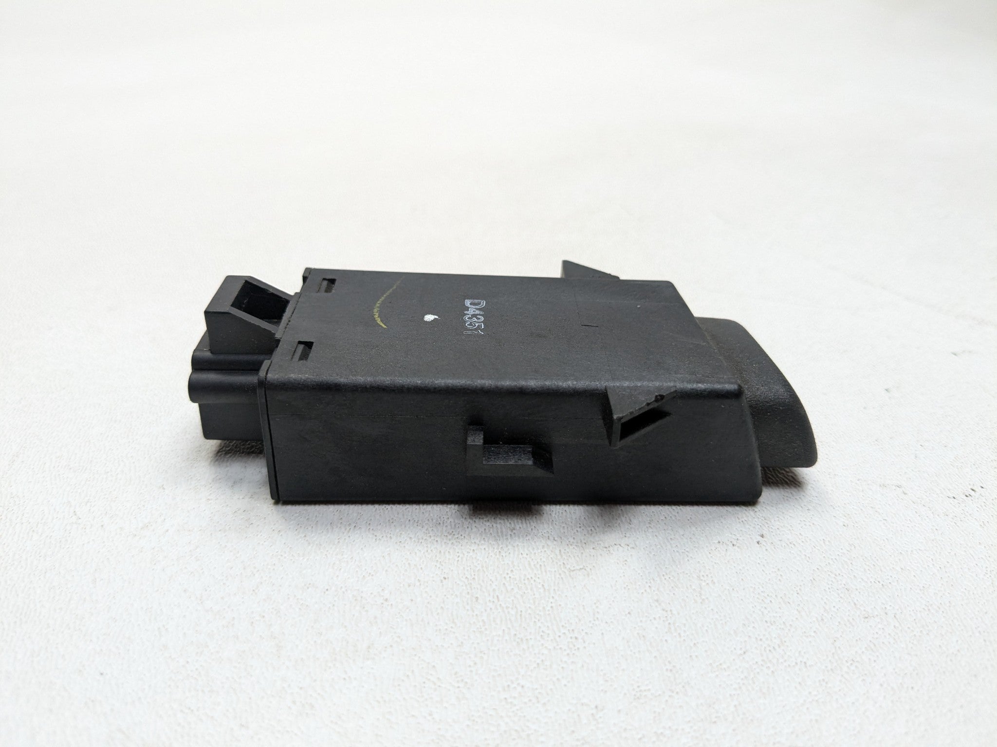 2000 - 2005 CADILLAC DEVILLE OEM HAZARD EMERGENCY LIGHT SWITCH BUTTON