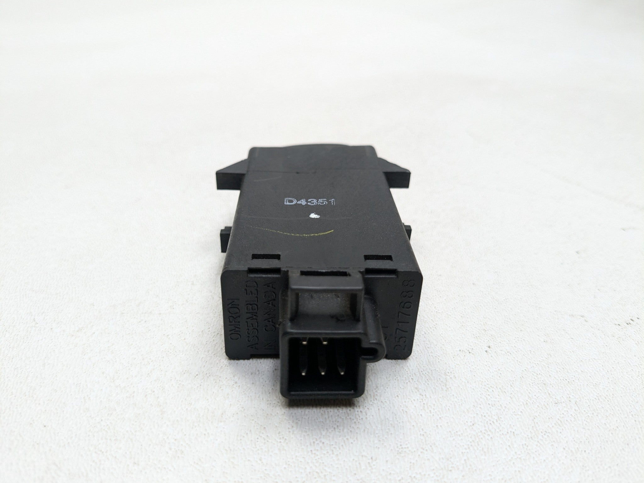 2000 - 2005 CADILLAC DEVILLE OEM HAZARD EMERGENCY LIGHT SWITCH BUTTON
