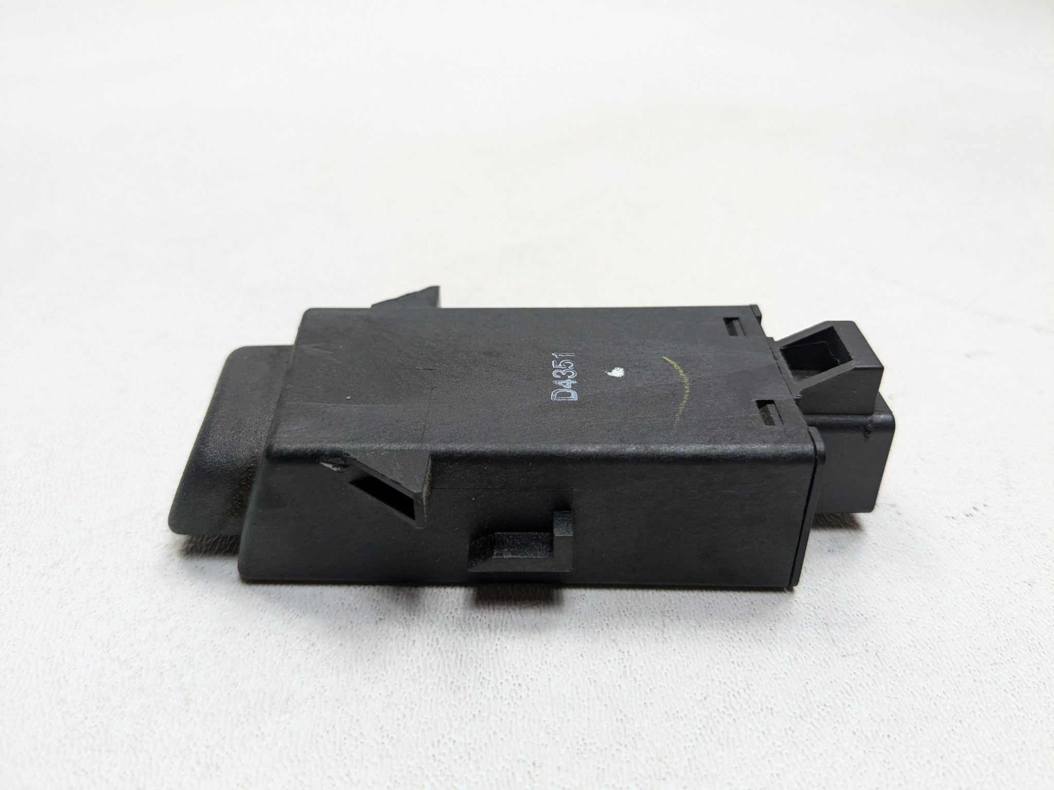 2000 - 2005 CADILLAC DEVILLE OEM HAZARD EMERGENCY LIGHT SWITCH BUTTON