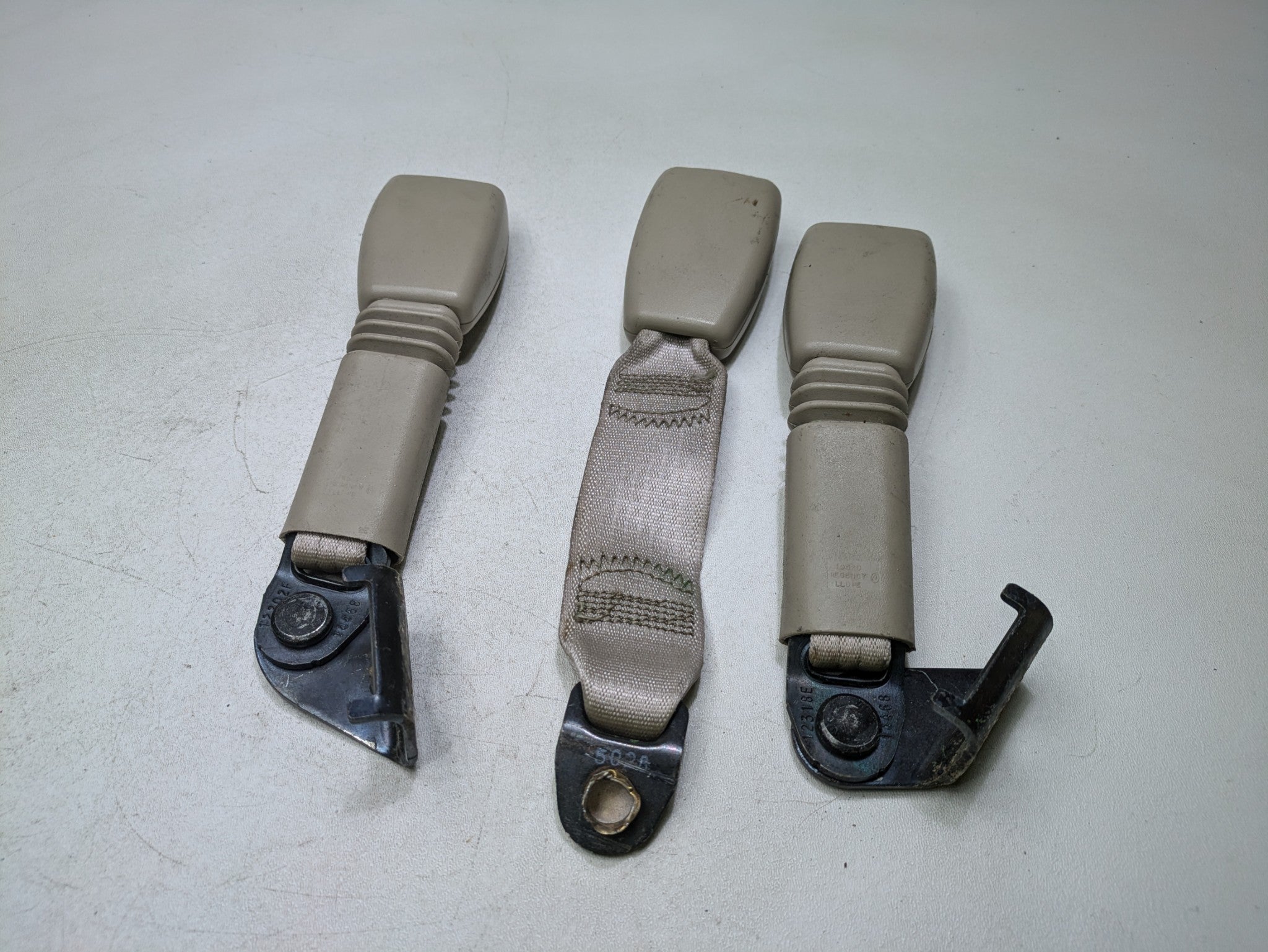2000 - 2005 CADILLAC DEVILLE OEM SEAT BELT BUCKLE SET REAR CENTER LEFT AND RIGHT