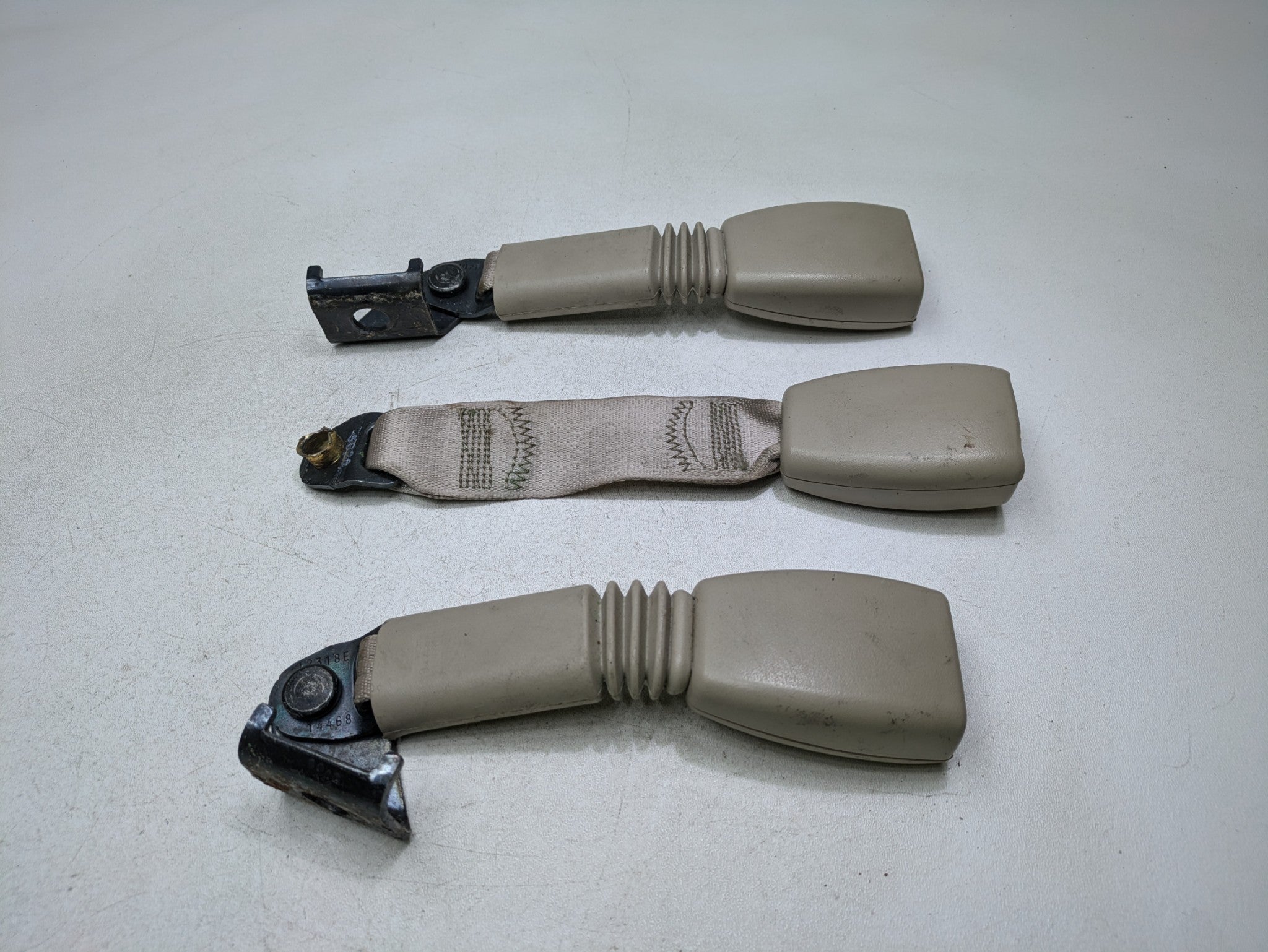 2000 - 2005 CADILLAC DEVILLE OEM SEAT BELT BUCKLE SET REAR CENTER LEFT AND RIGHT