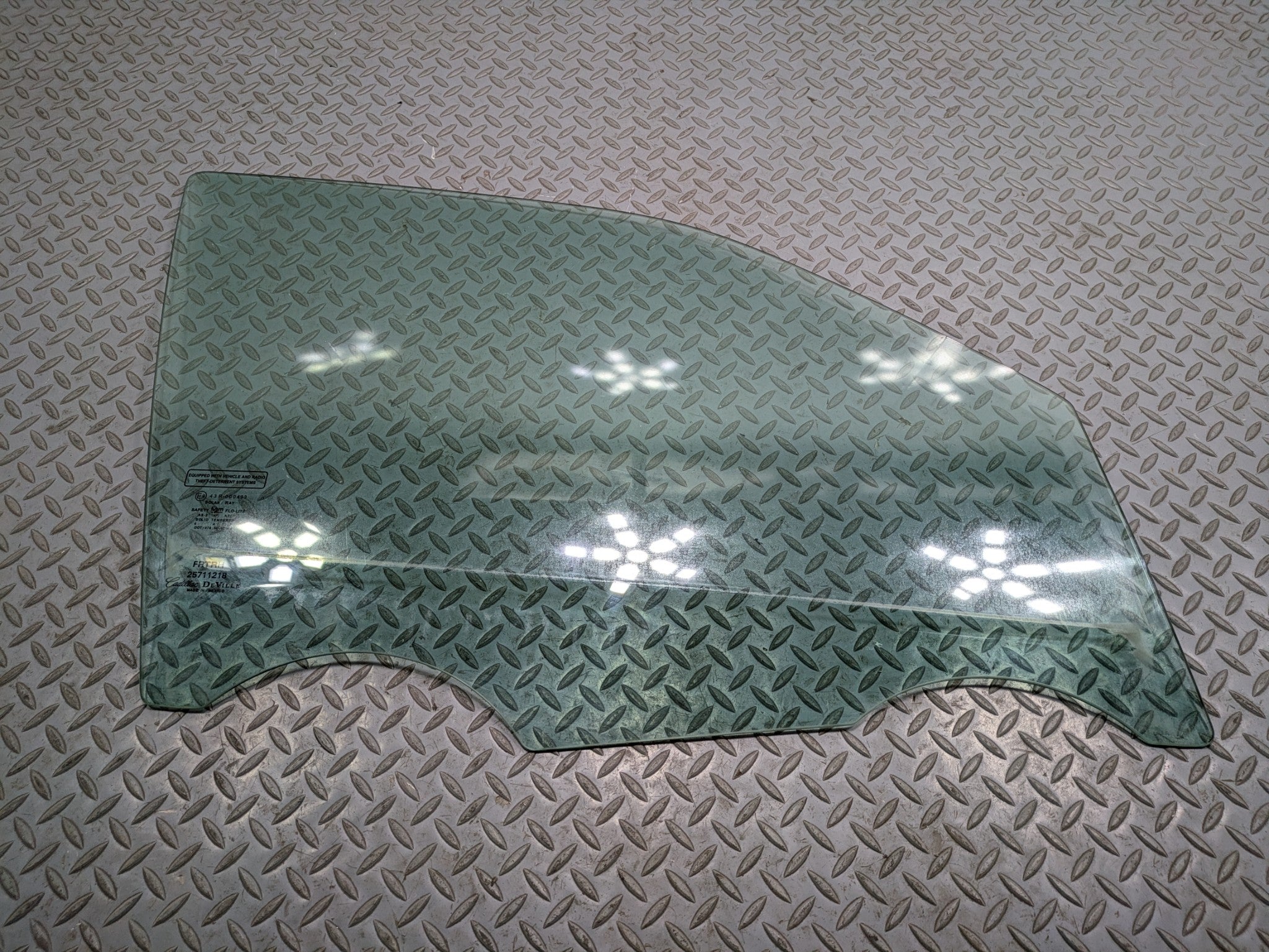 2000 - 2005 CADILLAC DEVILLE OEM DOOR WINDOW GLASS FRONT RIGHT PASSENGER SIDE