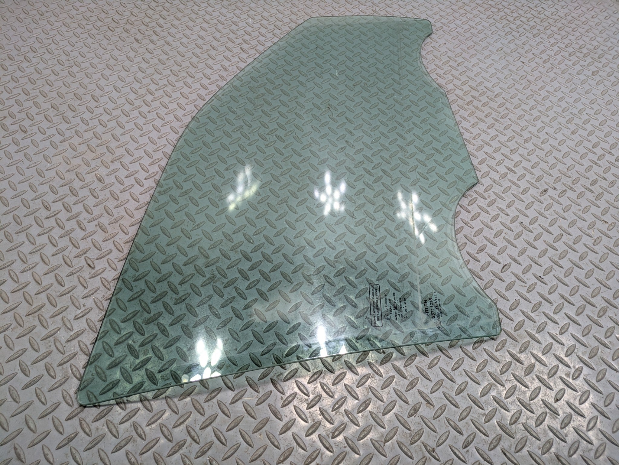 2000 - 2005 CADILLAC DEVILLE OEM DOOR WINDOW GLASS FRONT RIGHT PASSENGER SIDE
