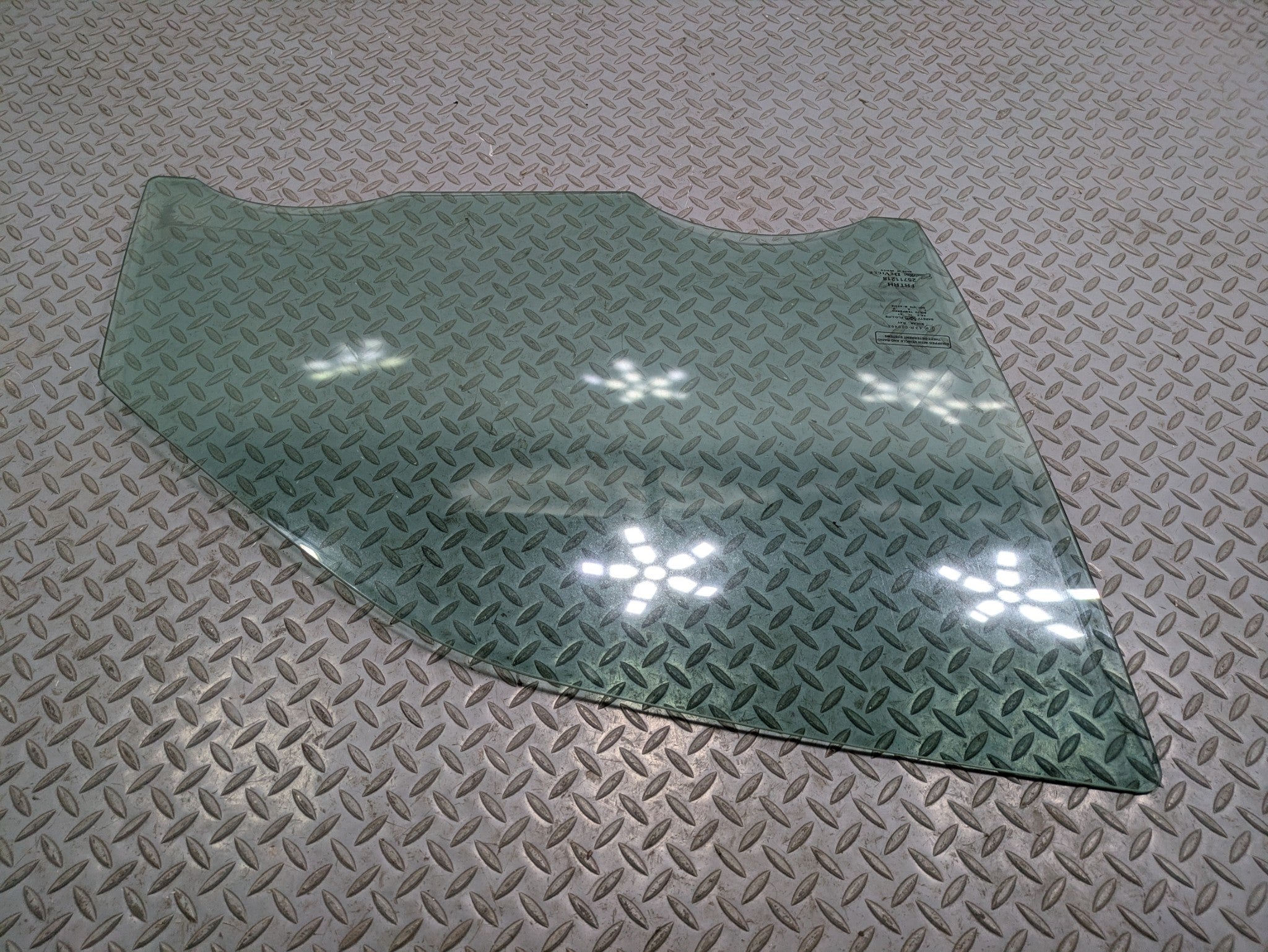 2000 - 2005 CADILLAC DEVILLE OEM DOOR WINDOW GLASS FRONT RIGHT PASSENGER SIDE