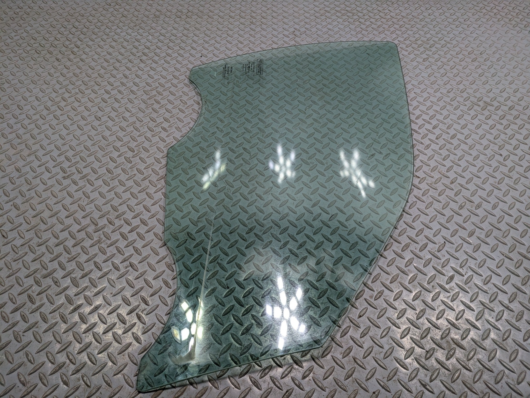 2000 - 2005 CADILLAC DEVILLE OEM DOOR WINDOW GLASS FRONT RIGHT PASSENGER SIDE