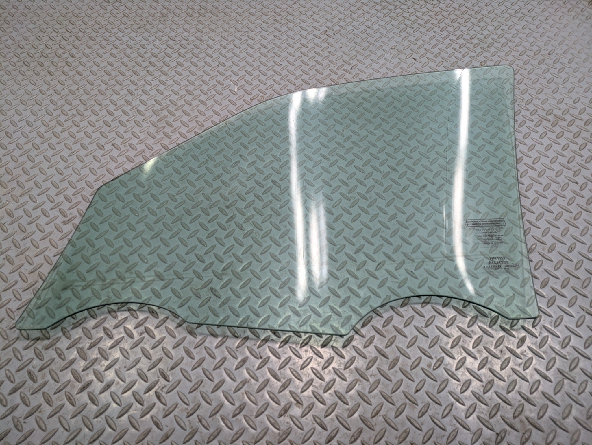 2000 - 2005 CADILLAC DEVILLE OEM DOOR WINDOW GLASS FRONT RIGHT PASSENGER SIDE