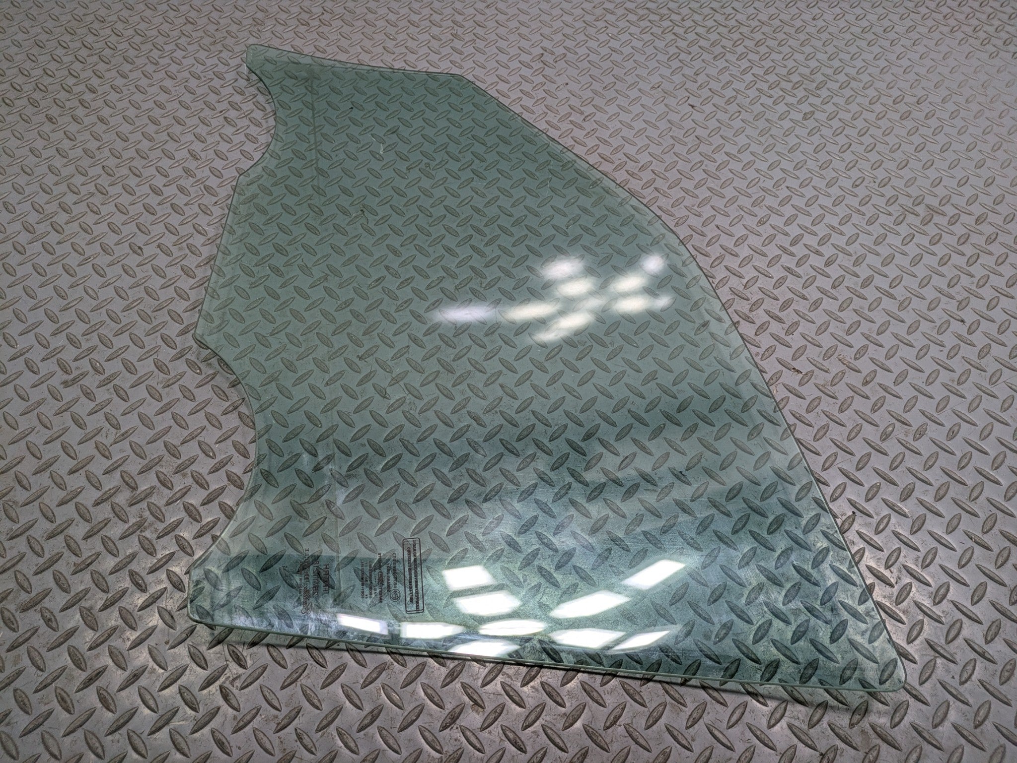 2000 - 2005 CADILLAC DEVILLE OEM DOOR WINDOW GLASS FRONT RIGHT PASSENGER SIDE