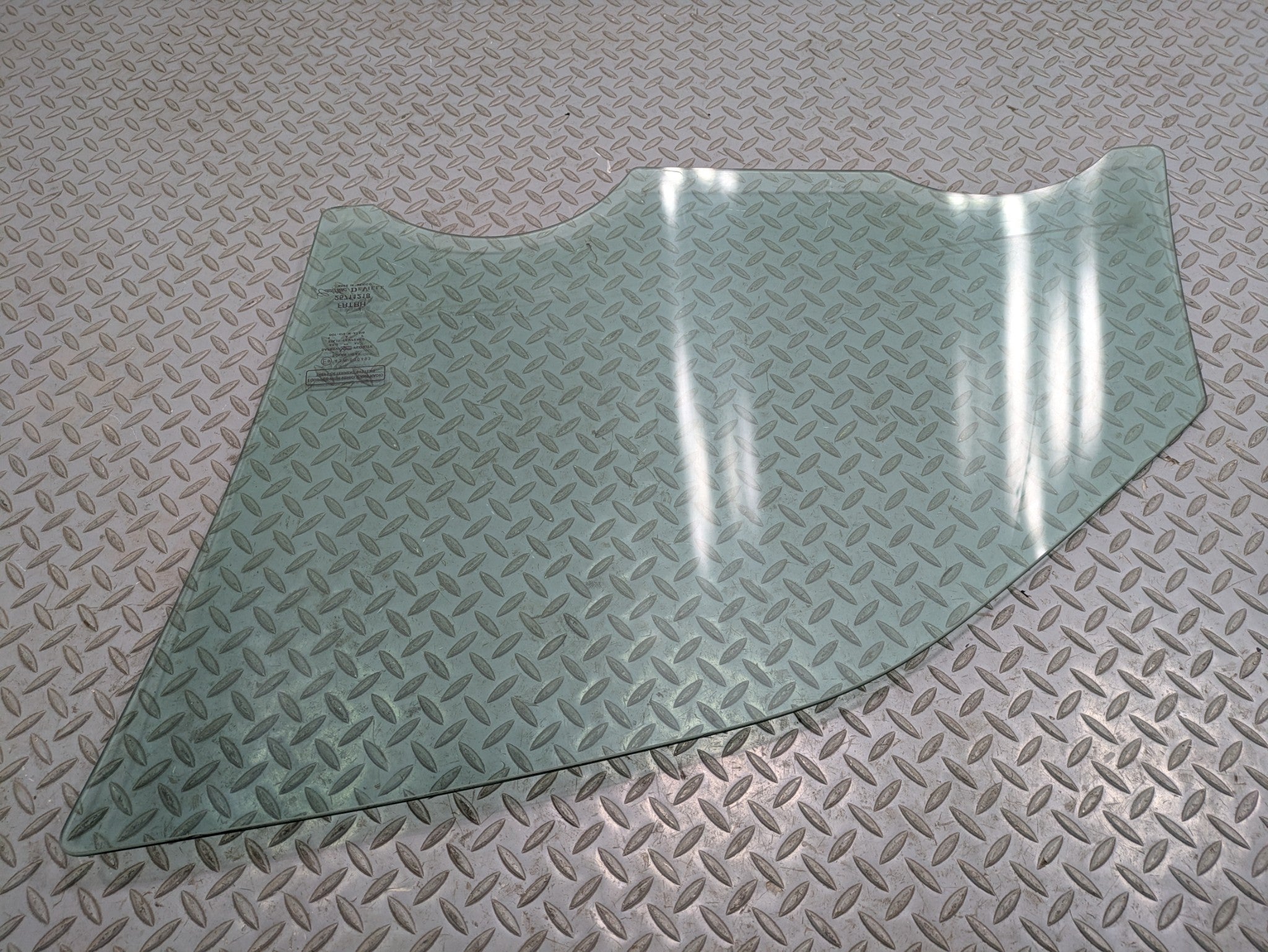 2000 - 2005 CADILLAC DEVILLE OEM DOOR WINDOW GLASS FRONT RIGHT PASSENGER SIDE