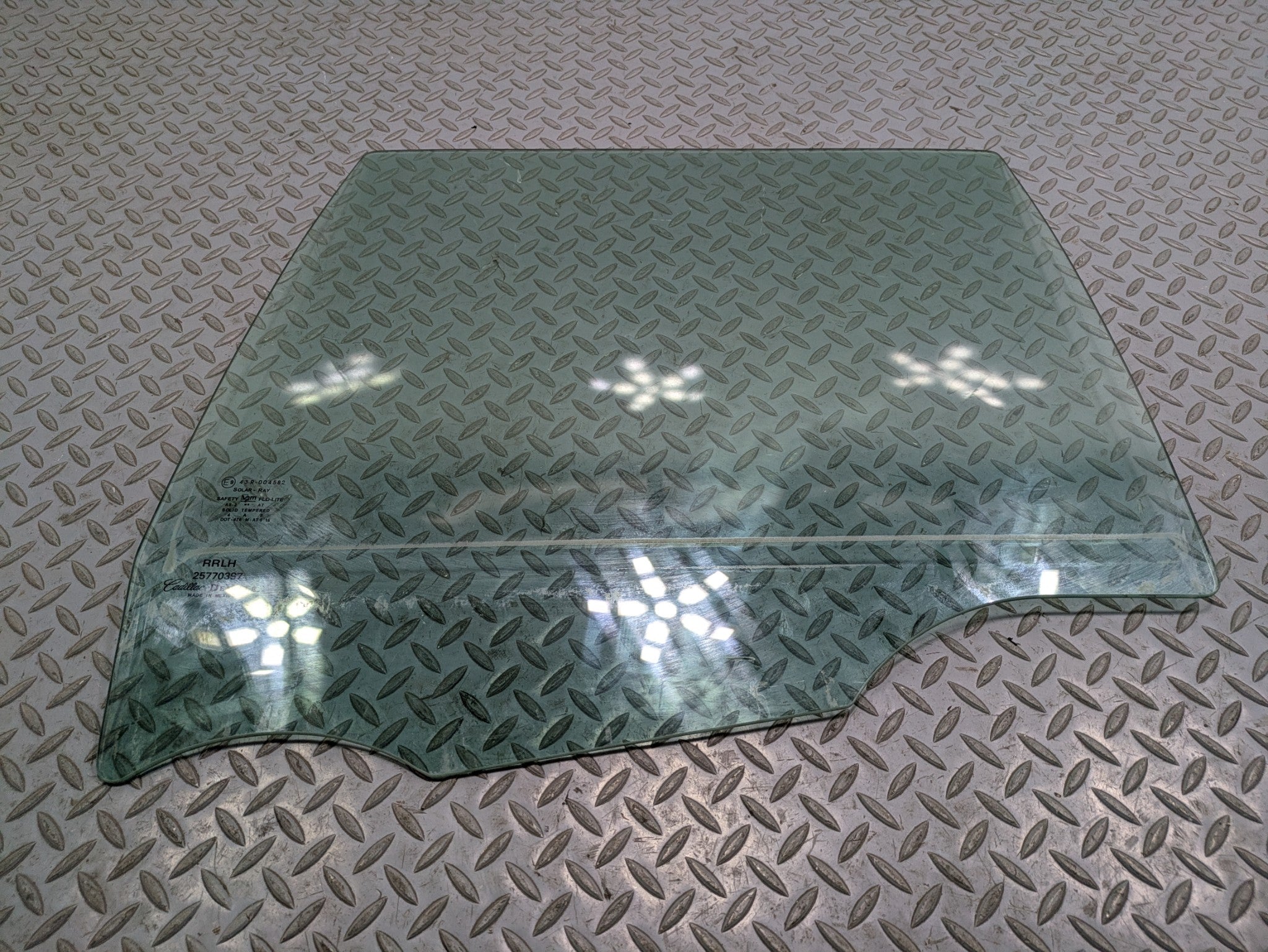 2000 - 2005 CADILLAC DEVILLE OEM DOOR WINDOW GLASS REAR LEFT DRIVER SIDE